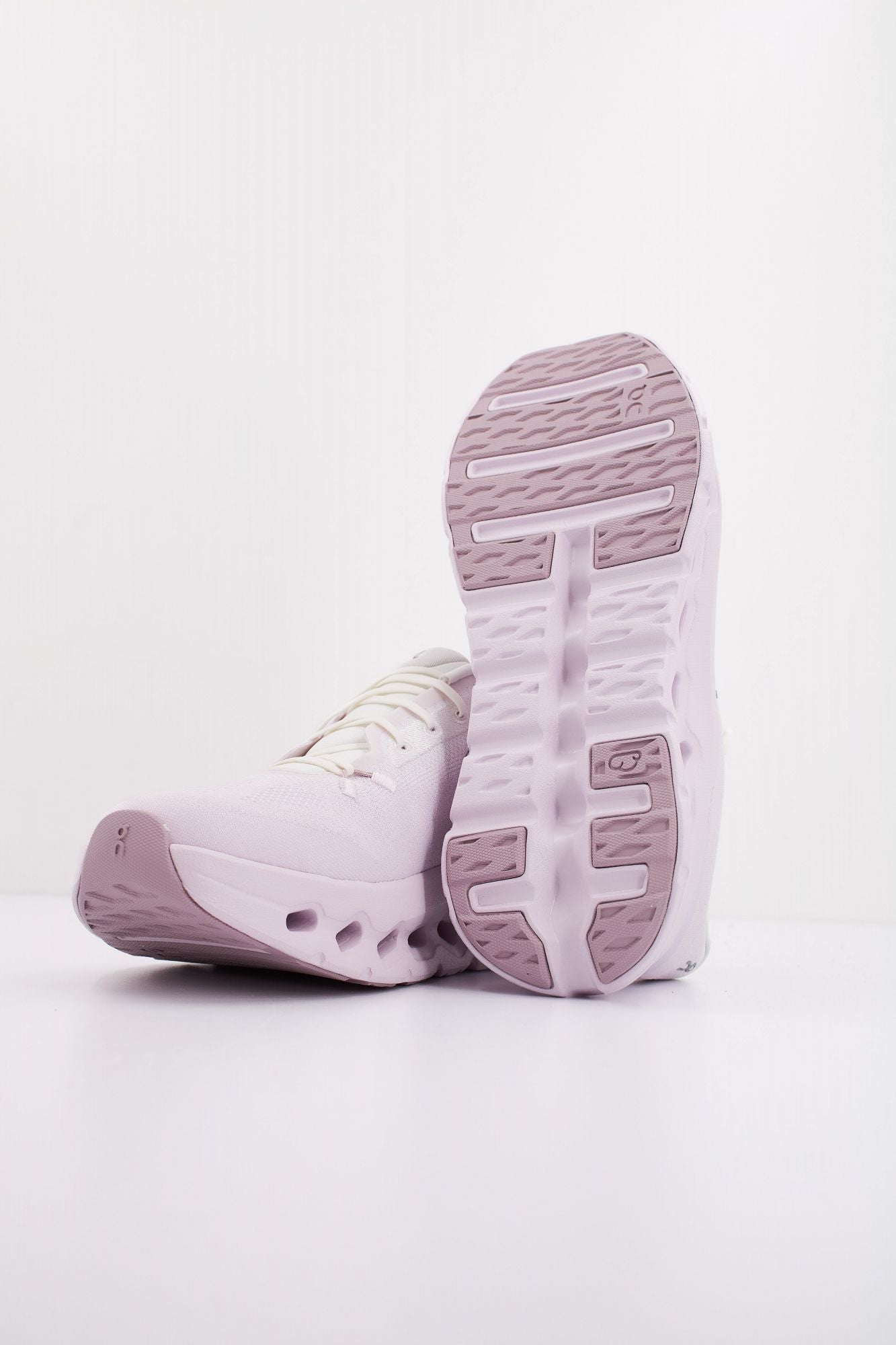 ON RUNNING CLOUDTILT en color ROSA (5)