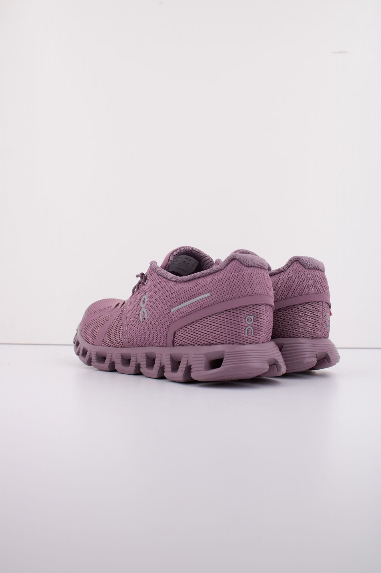 ON RUNNING CLOUD 5 W en color VIOLETA (4)