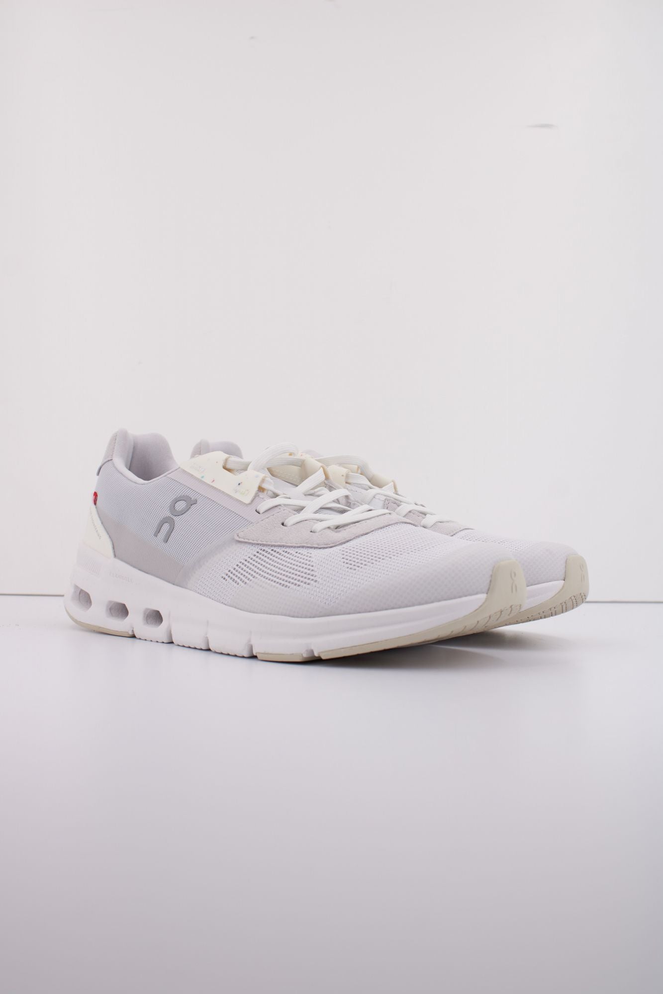 ON RUNNING CLOUDRIFT M en color BLANCO (2)