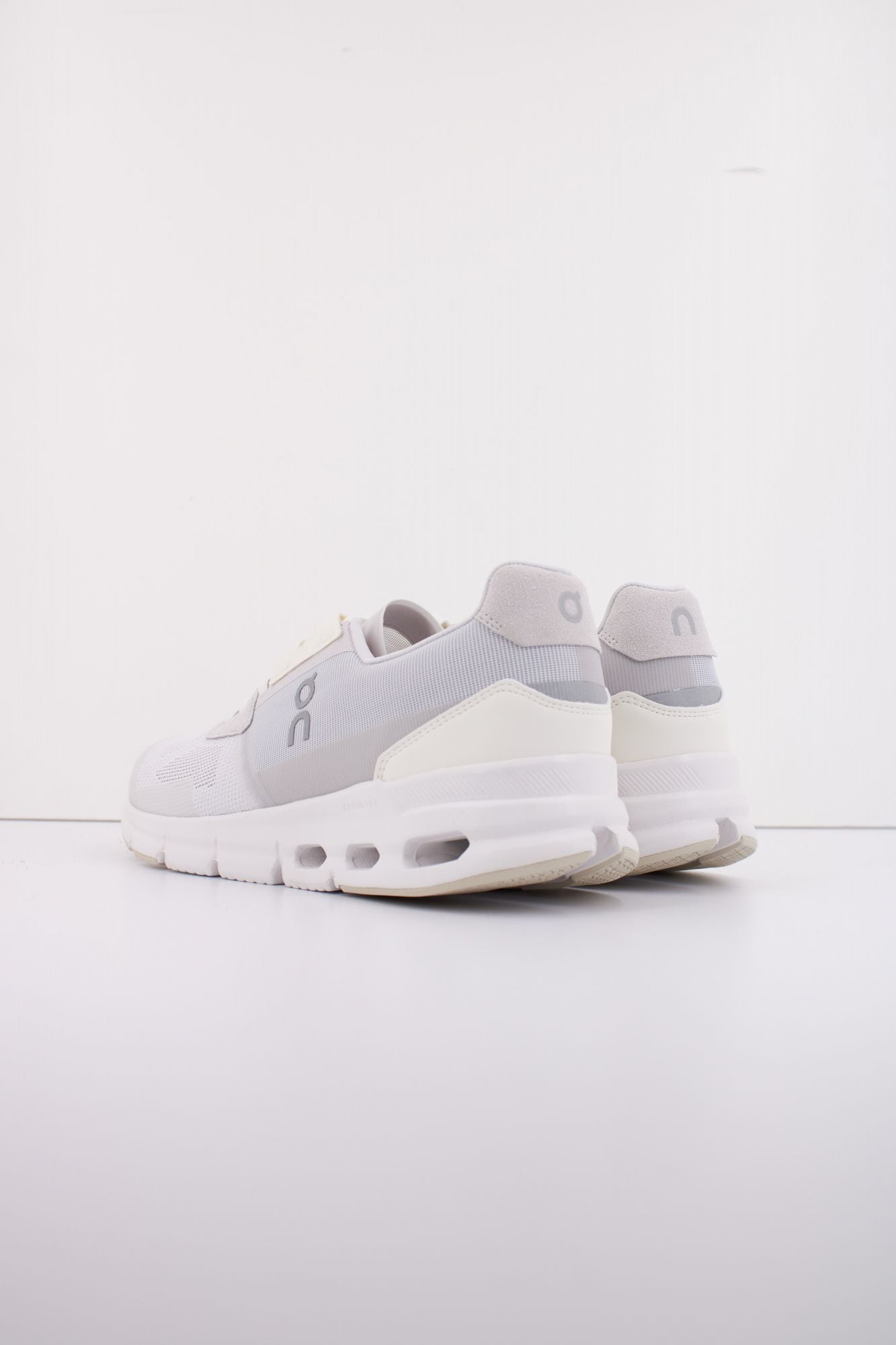 ON RUNNING CLOUDRIFT M en color BLANCO (4)