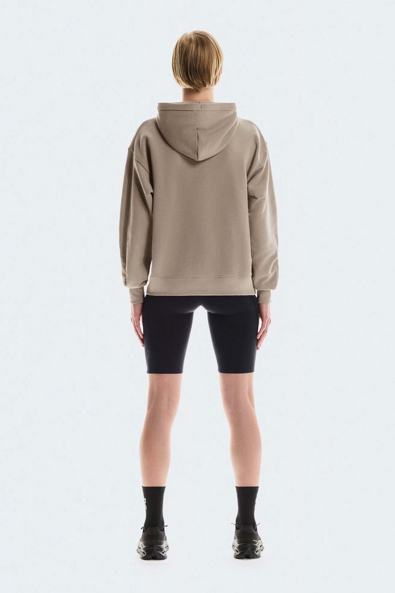 ON RUNNING CLUB HOODIE W en color MARRON (3)