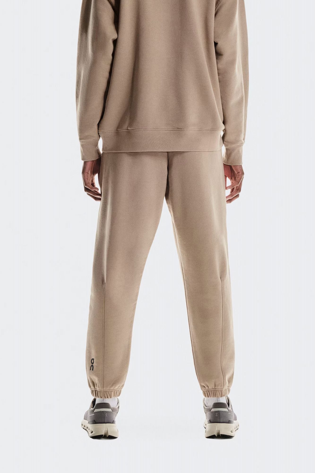 ON RUNNING  CLUB PANTS  en color MARRON (2)