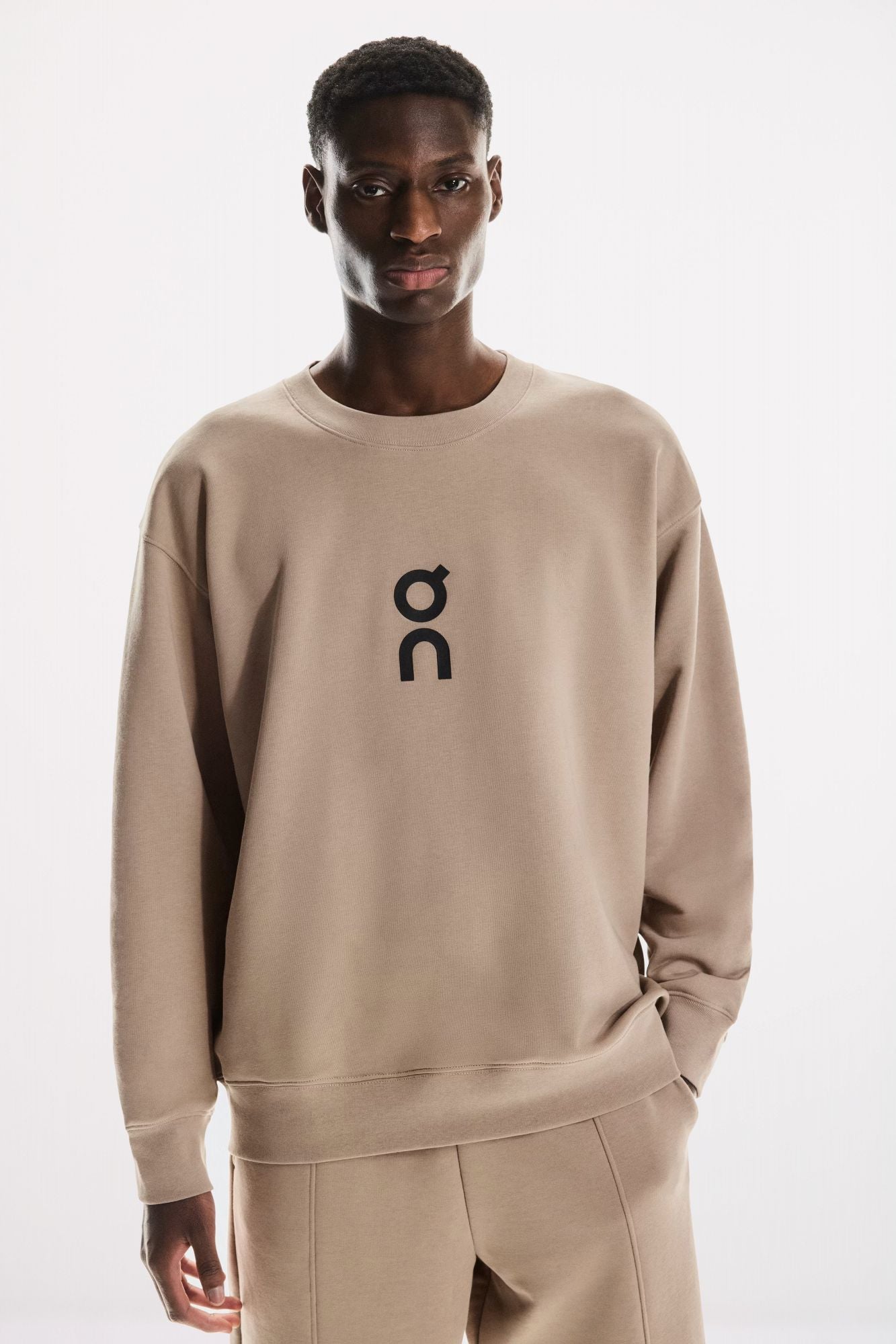 ON RUNNING CLUB CREW M en color MARRON (1)