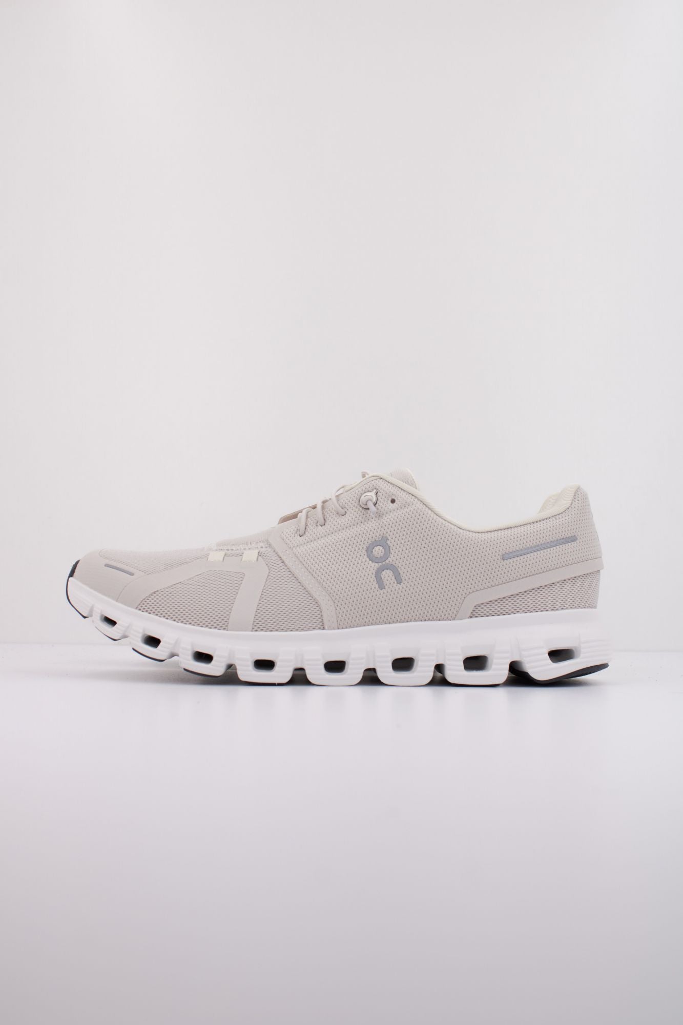 ON RUNNING CLOUD 6 en color BEIS (1)