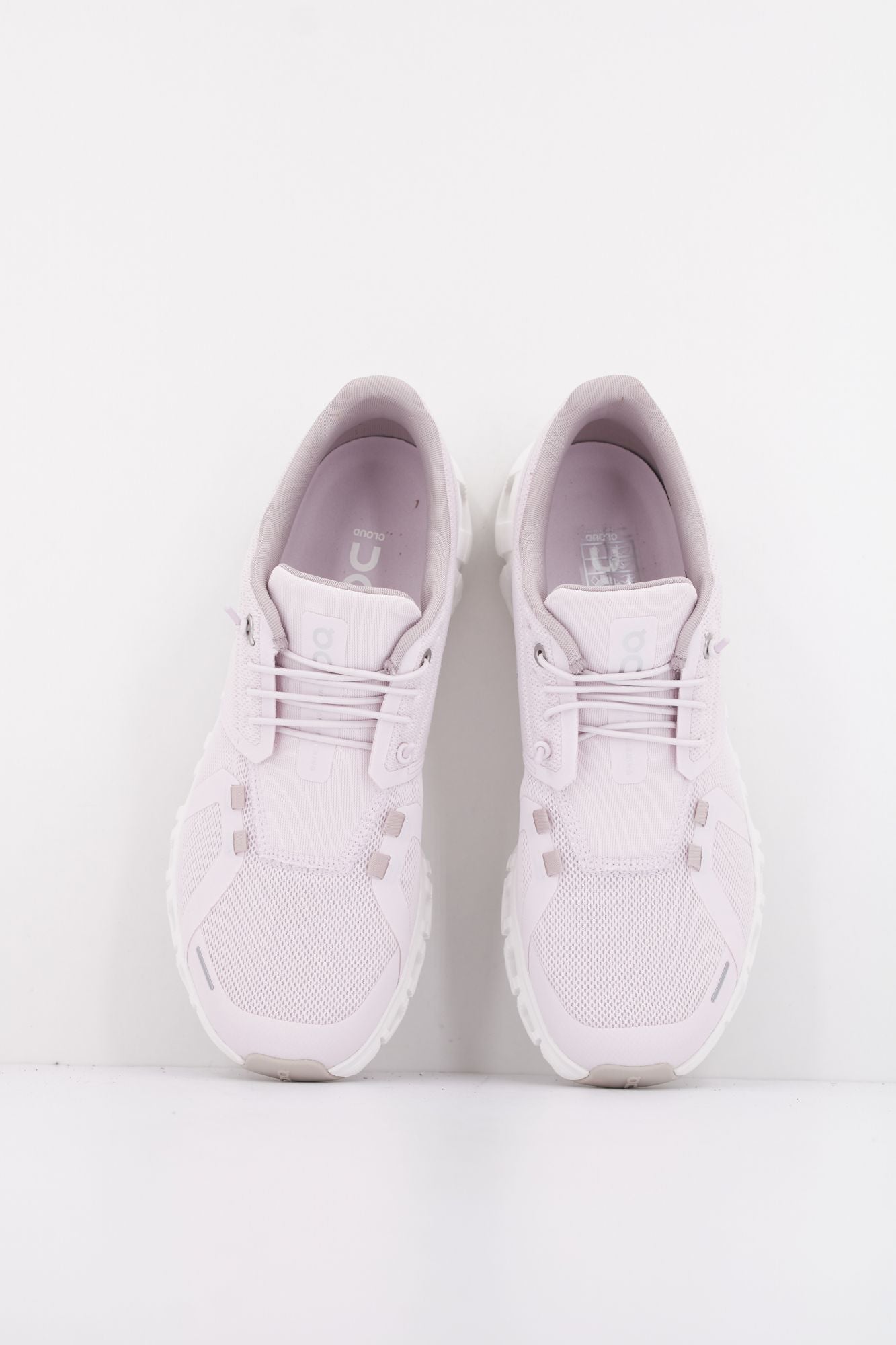 ON RUNNING CLOUD 6 en color VIOLETA (3)