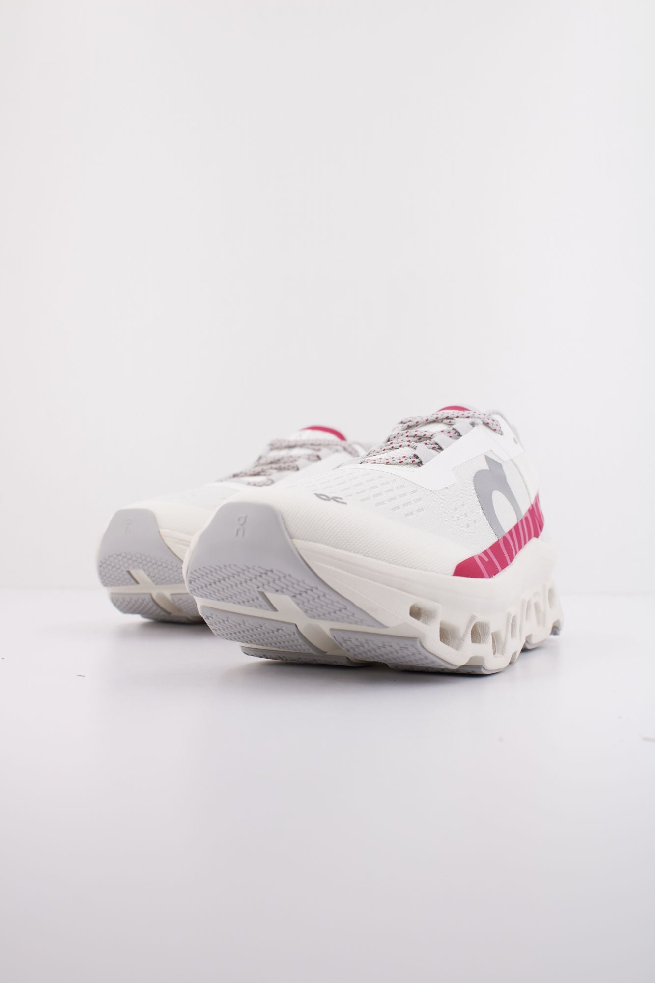 ON RUNNING CLOUDMONSTER en color BLANCO (2)