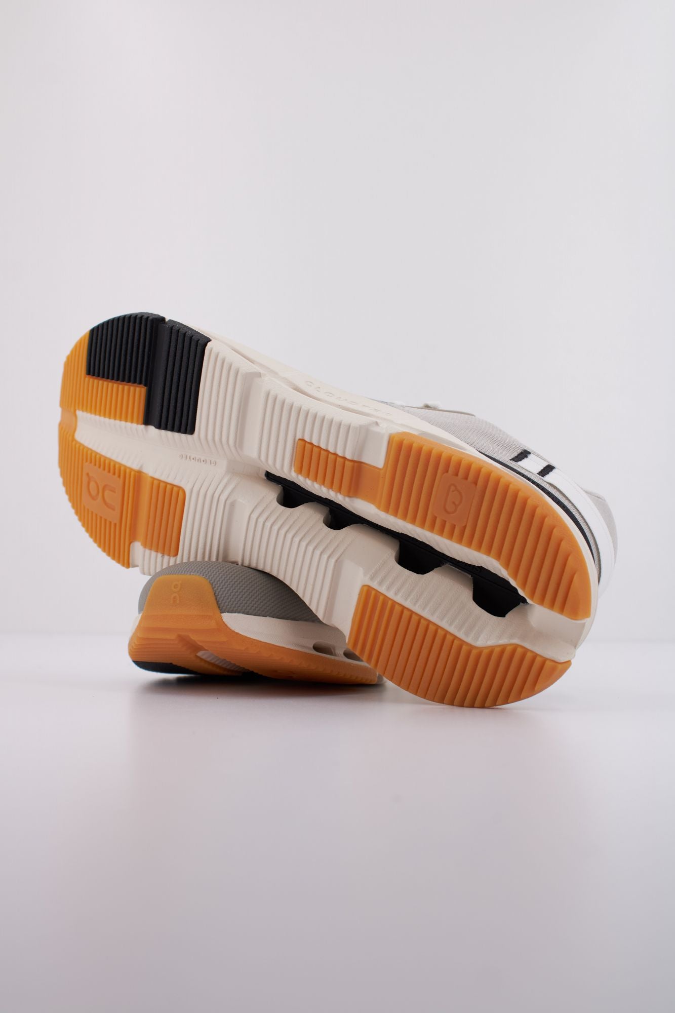 ON RUNNING CLOUDNOVA FORM 2 en color MARRON (5)