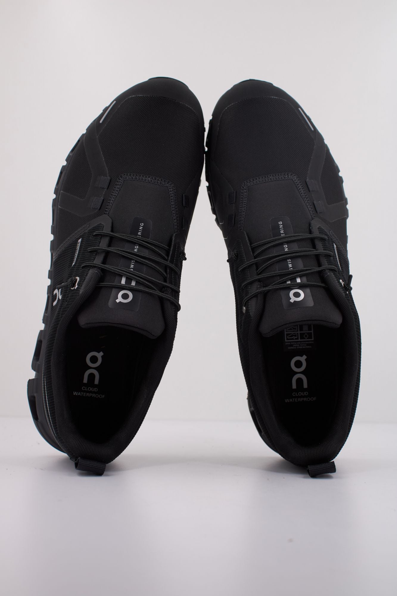 ON RUNNING  CLOUD 6 WP  en color NEGRO (3)