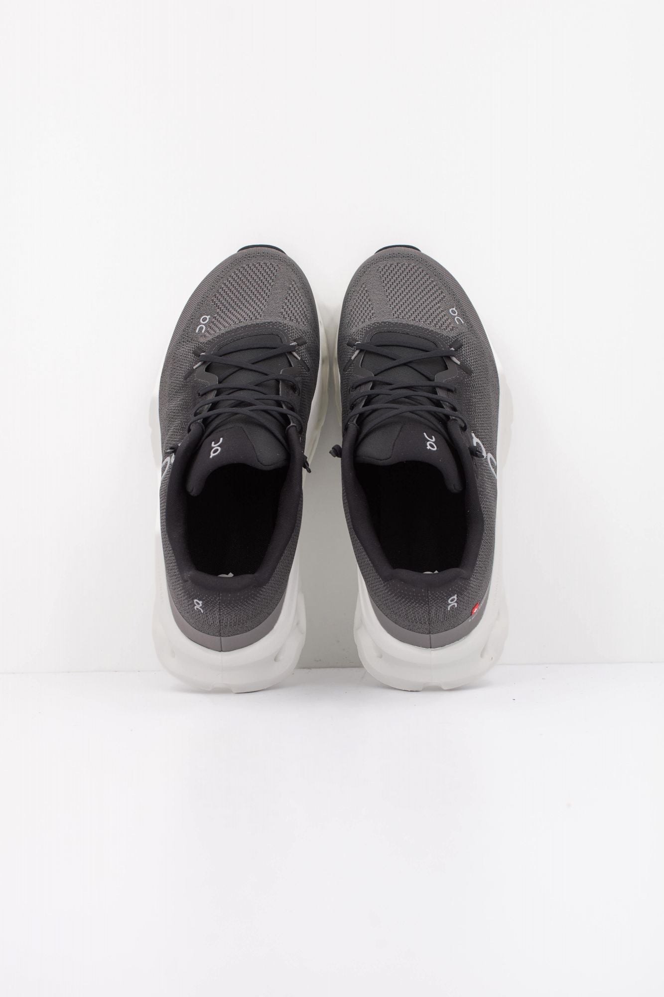 ON RUNNING CLOUDTILT en color NEGRO (5)