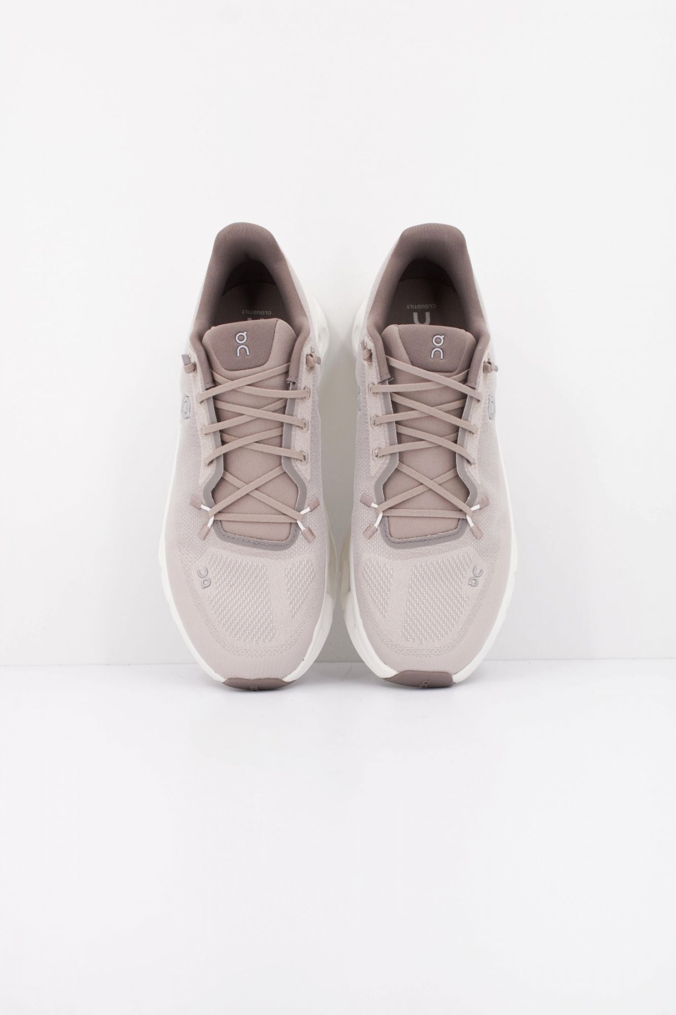 ON RUNNING CLOUDTILT en color MARRON (3)