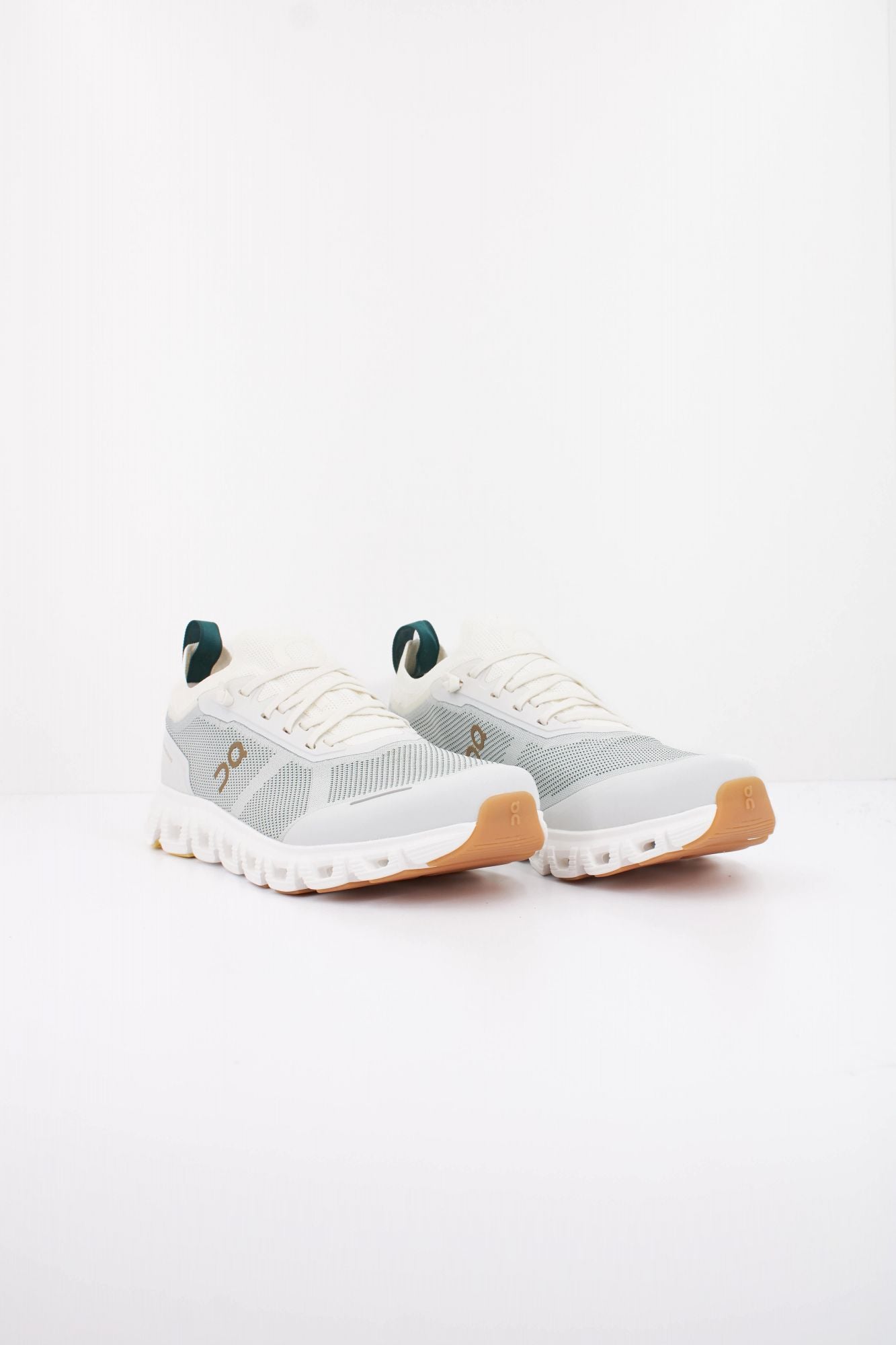 ON RUNNING CLOUD 6 VERSA en color VERDE (2)