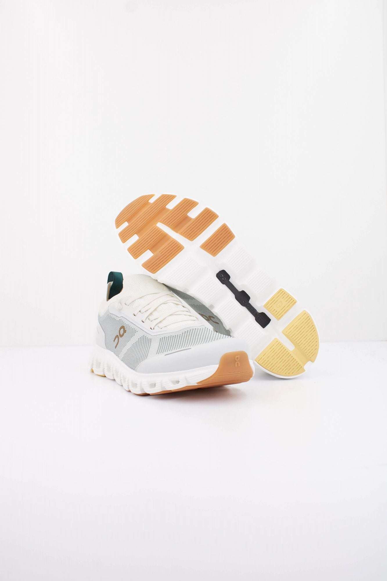 ON RUNNING CLOUD 6 VERSA en color VERDE (4)