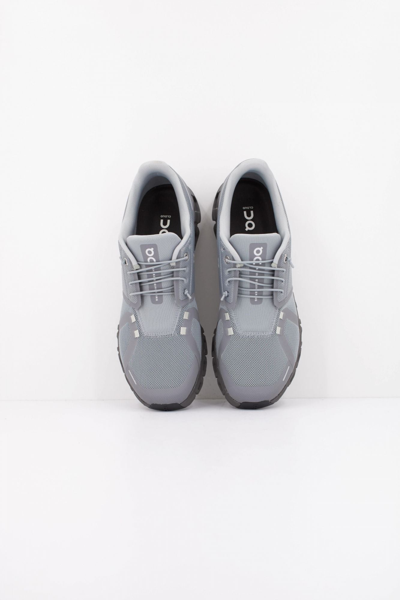 ON RUNNING CLOUD 6 en color GRIS (3)