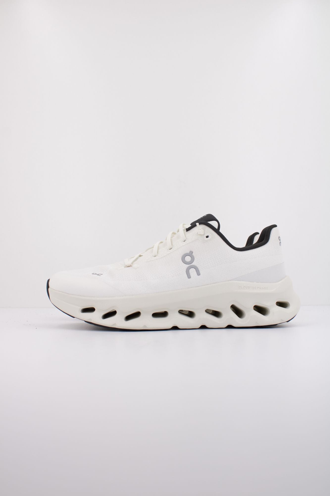 ON RUNNING CLOUDTILT en color BLANCO (1)