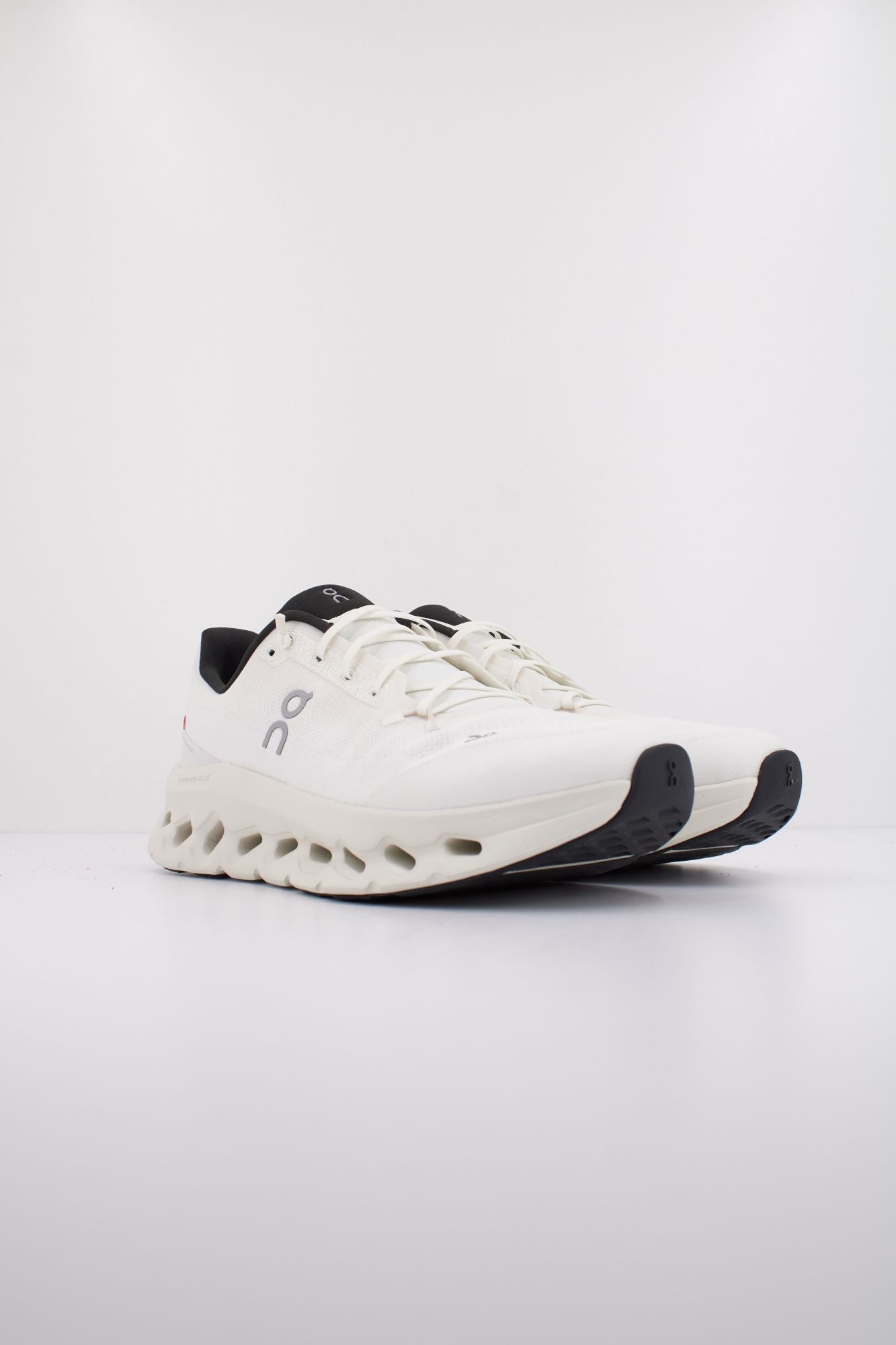 ON RUNNING CLOUDTILT en color BLANCO (2)