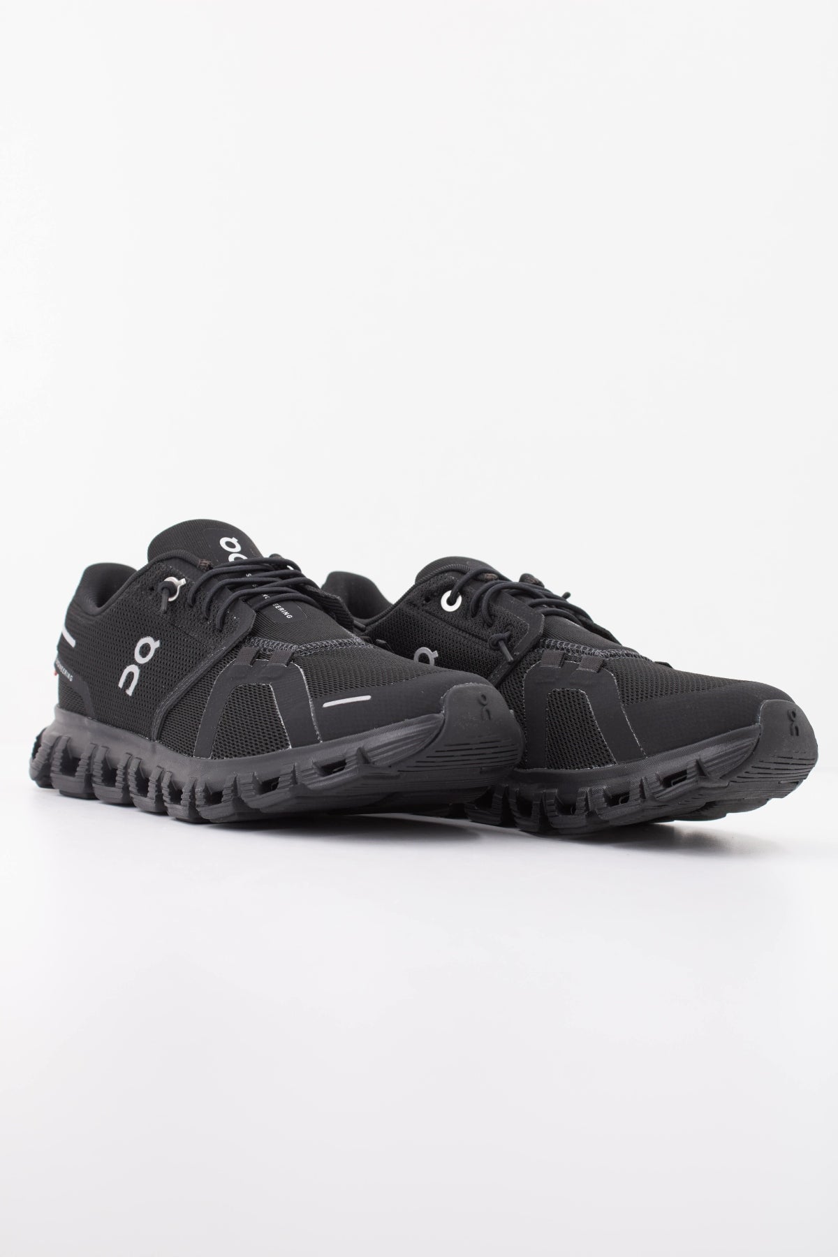 ON RUNNING  CLOUD 6 W  en color NEGRO (2)