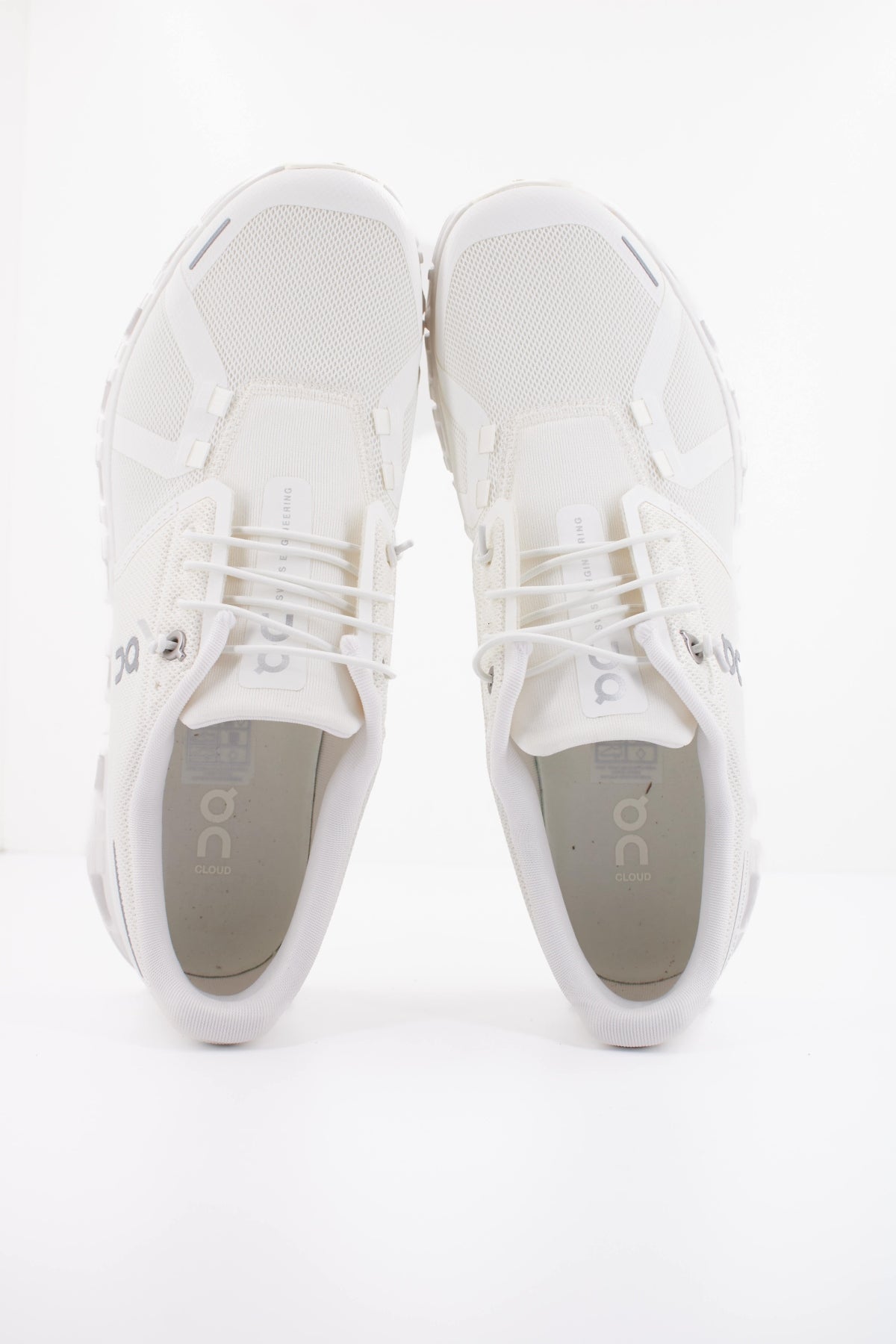 ON RUNNING CLOUD 6 M en color BLANCO (3)
