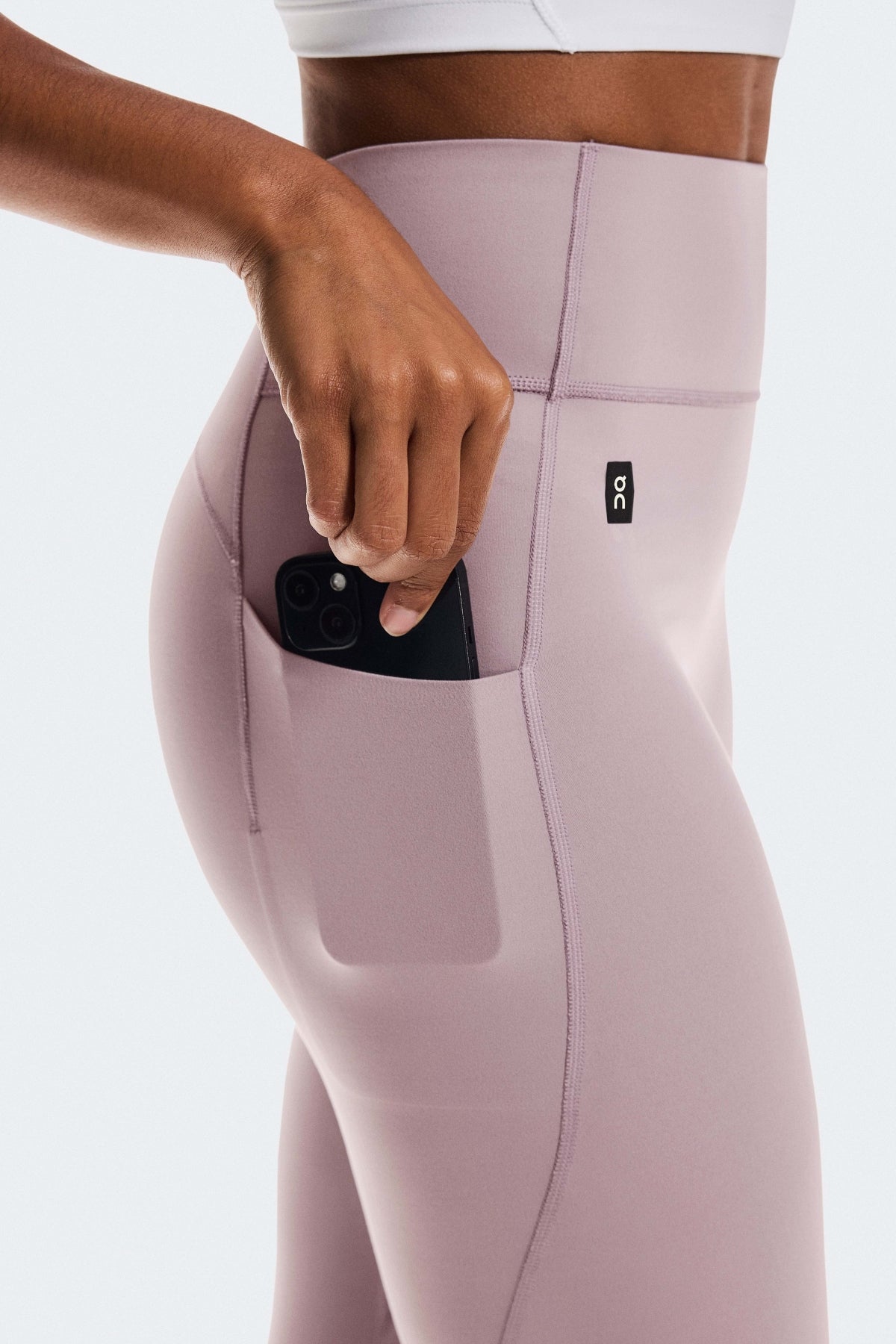 ON RUNNING  STUDIO TIGHTS 7/8 W  en color VIOLETA (3)