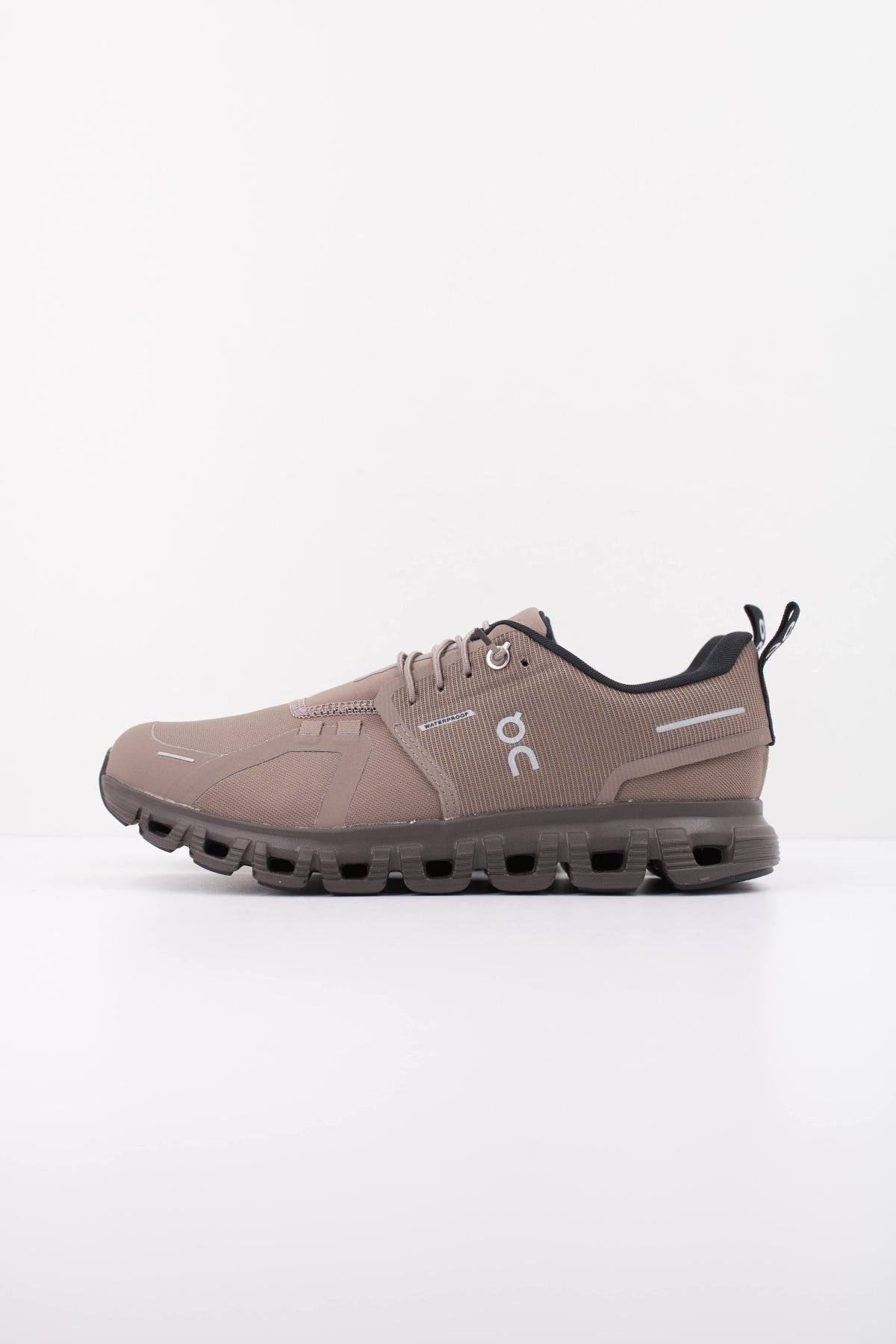 ON RUNNING CLOUD 6 WP en color MARRON (1)