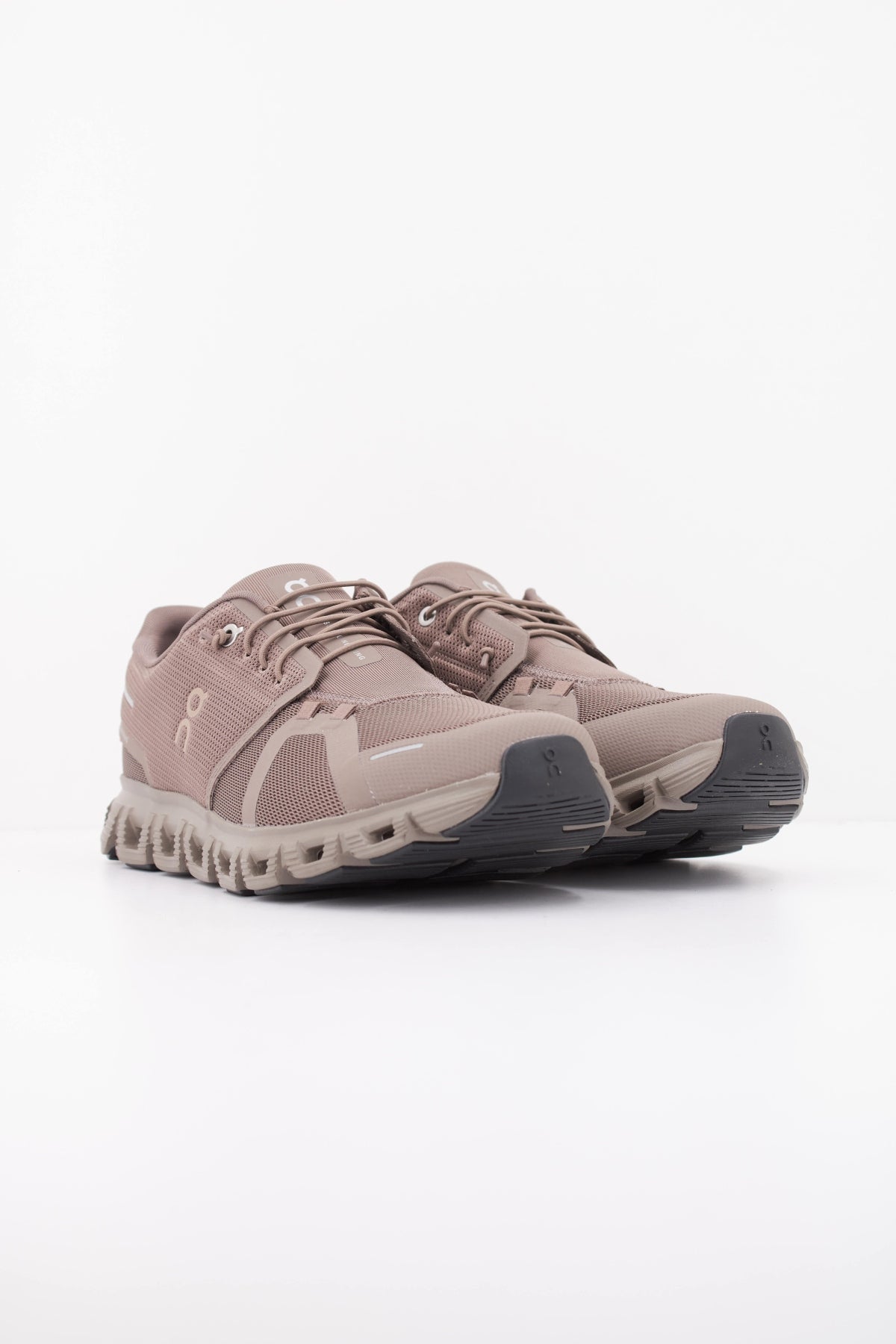 ON RUNNING CLOUD 6 en color MARRON (2)
