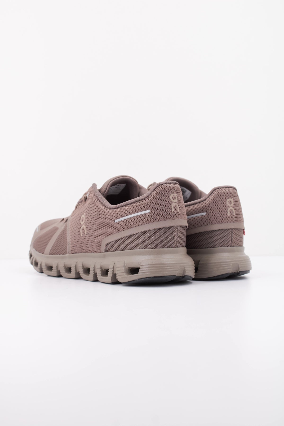 ON RUNNING CLOUD 6 en color MARRON (4)