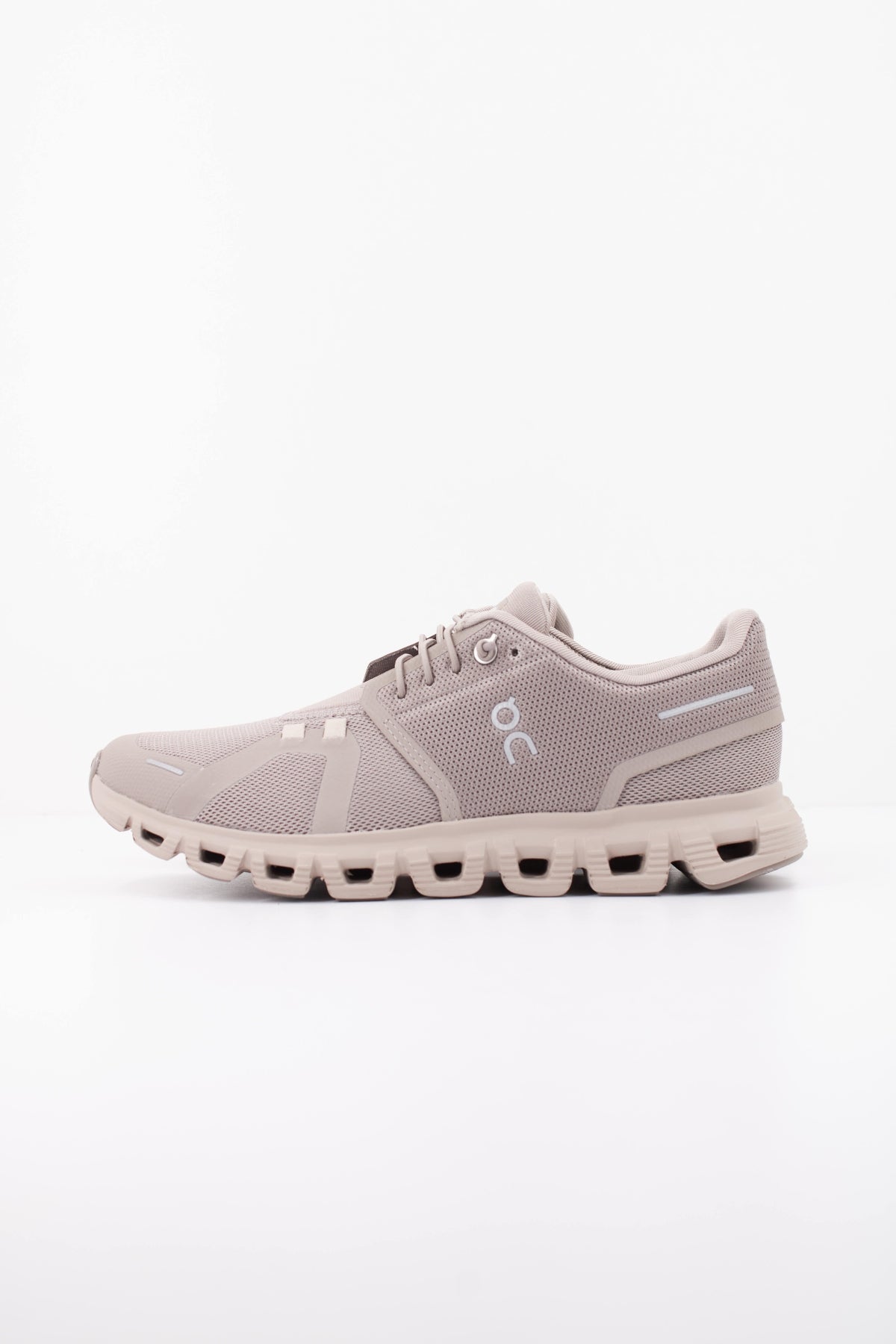 ON RUNNING CLOUD 6 en color BEIS (1)