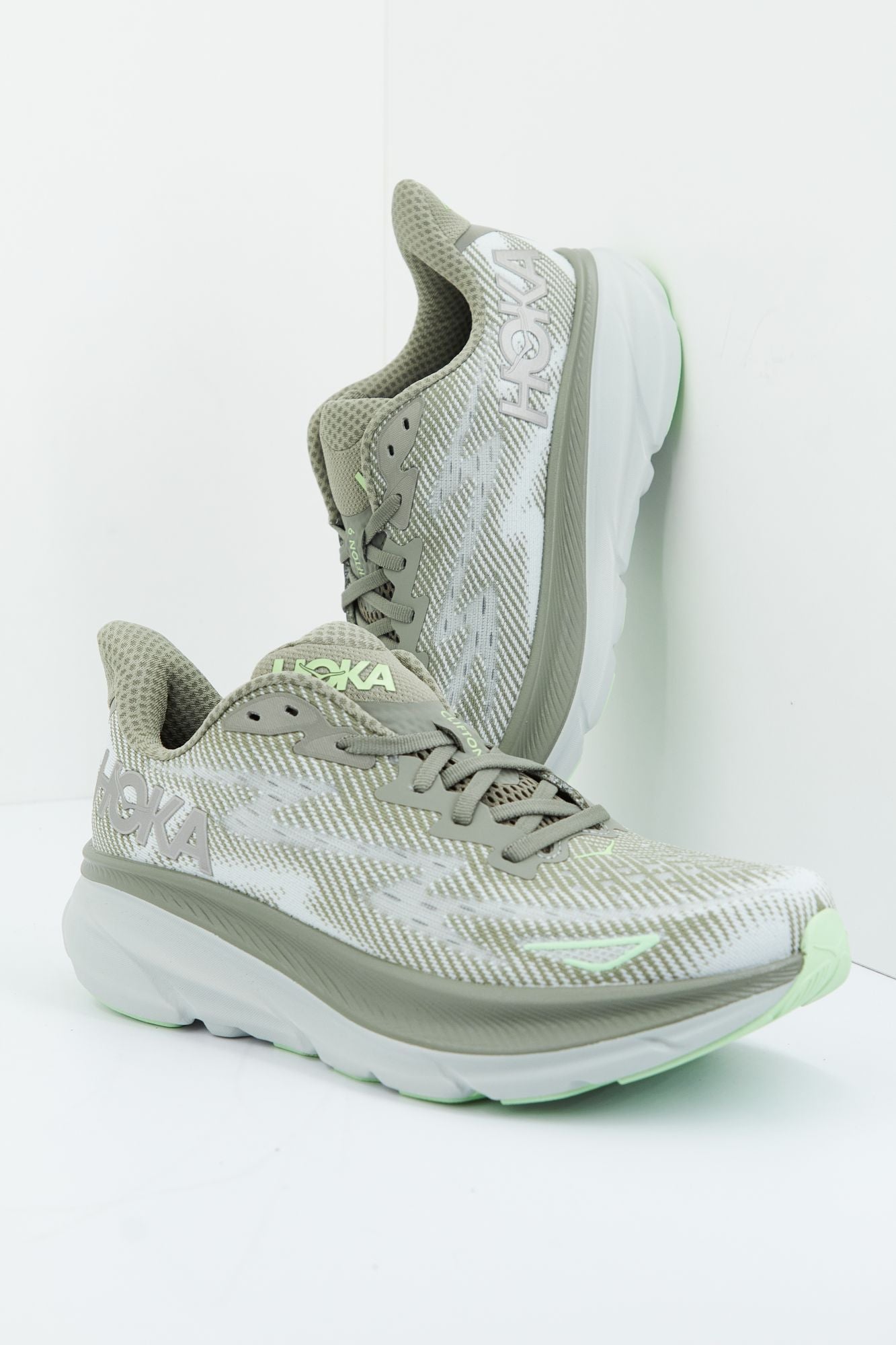 HOKA M CLIFTON 9 en color VERDE (1)