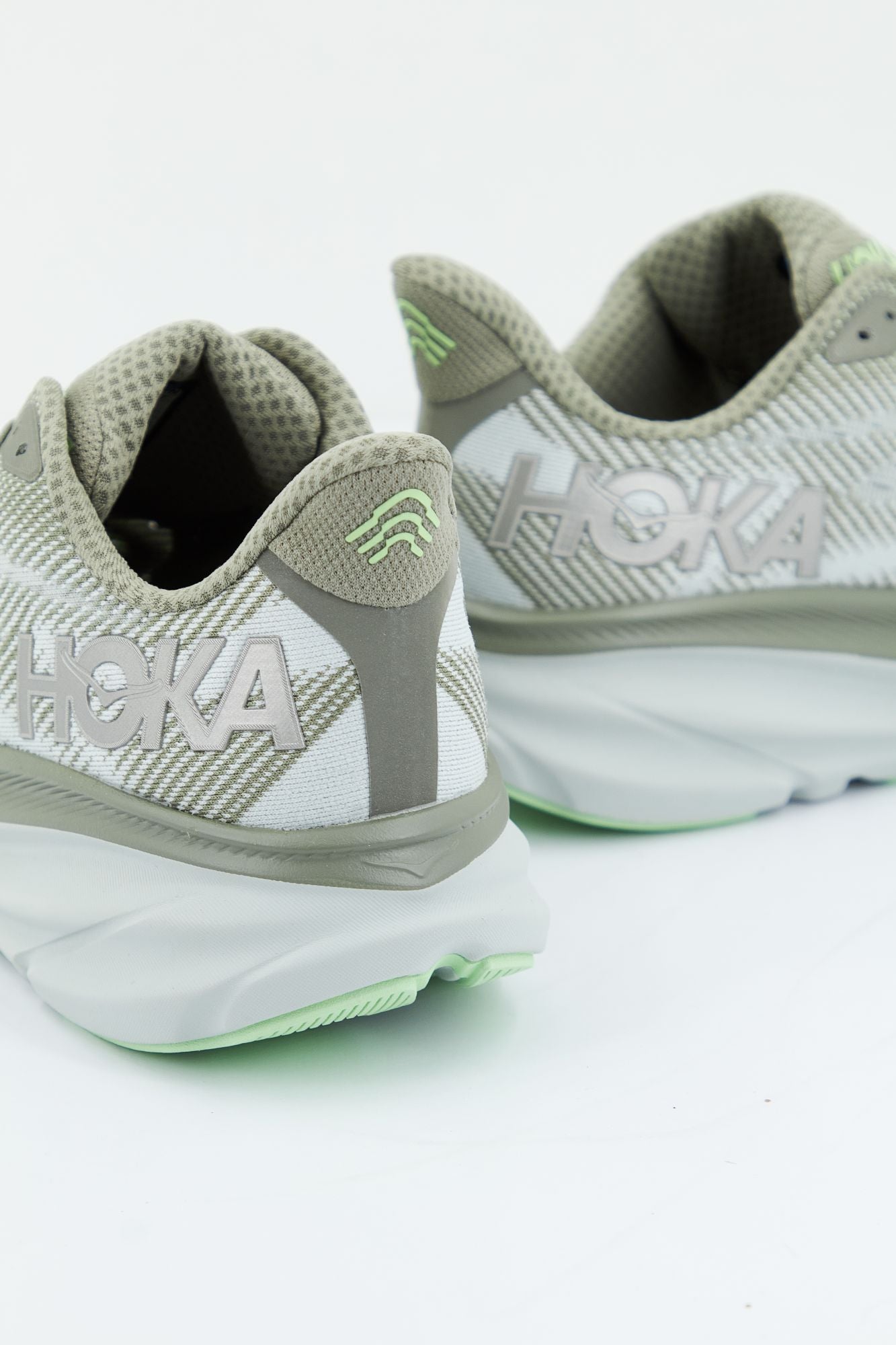 HOKA M CLIFTON 9 en color VERDE (3)