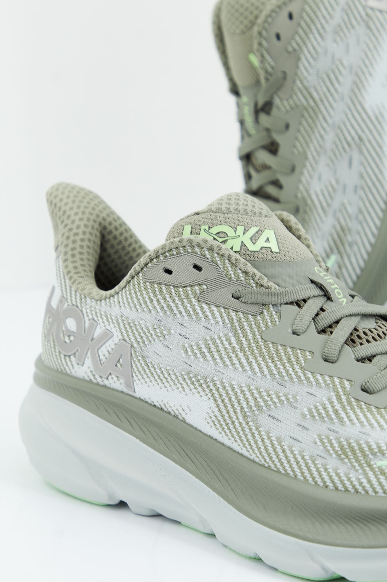 HOKA M CLIFTON 9 en color VERDE (4)