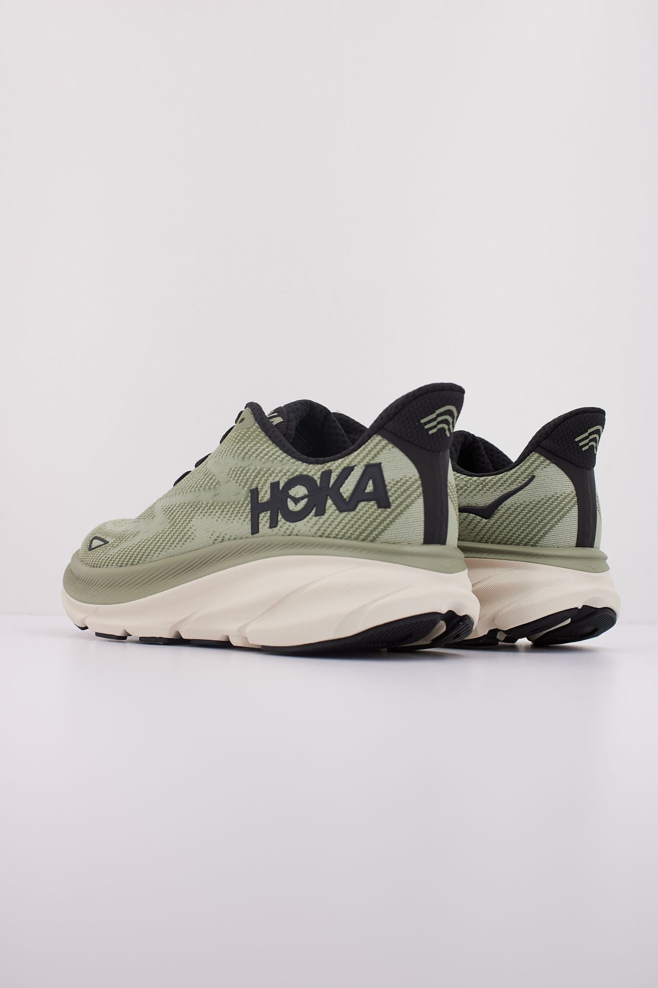 HOKA CLIFTON 9 en color VERDE (4)