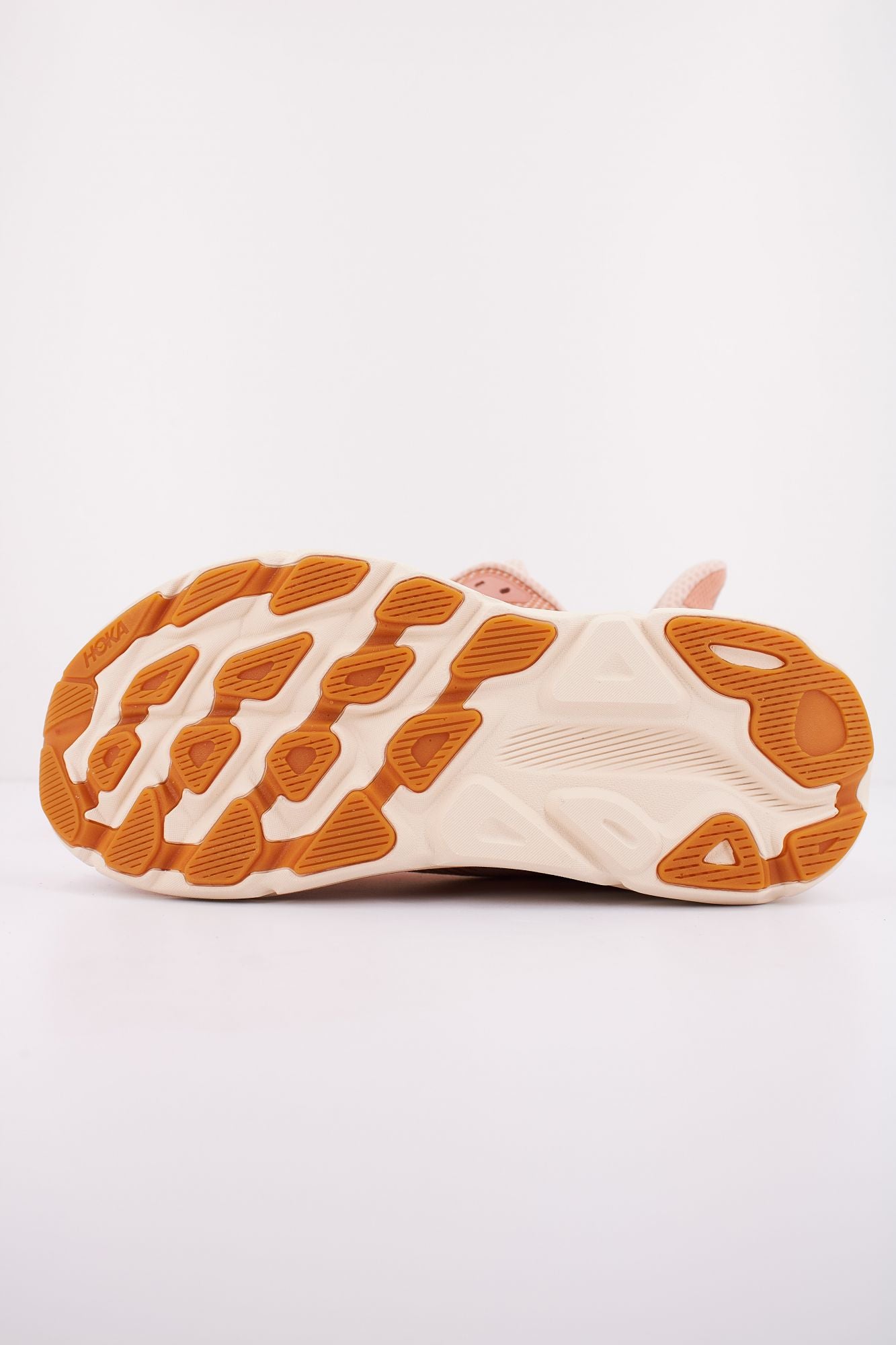 HOKA CLIFTON 9 en color ROSA (4)