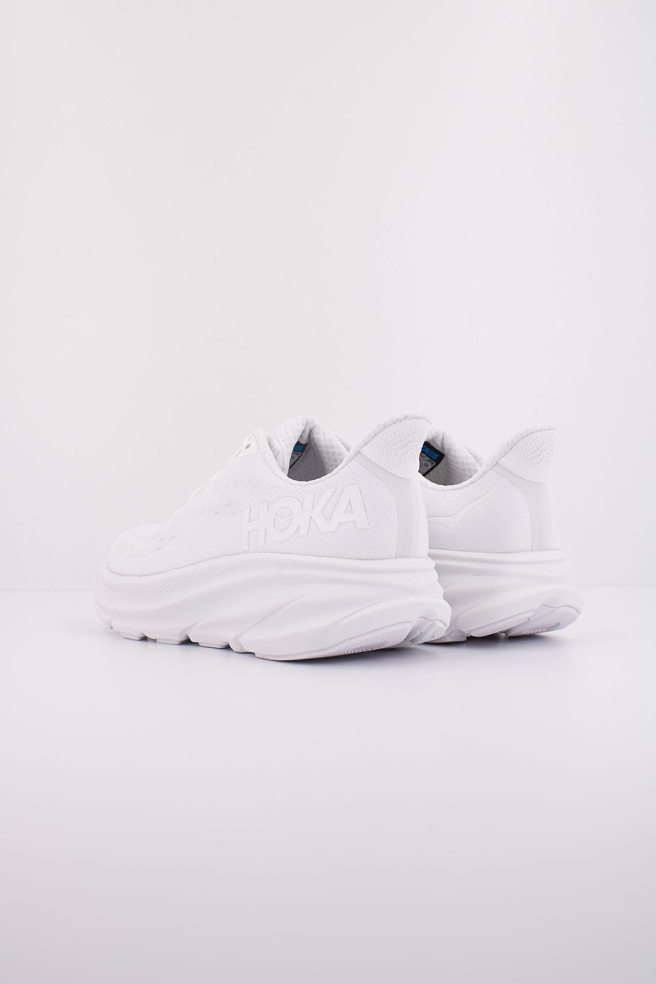 HOKA CLIFTON 9 en color BLANCO (4)