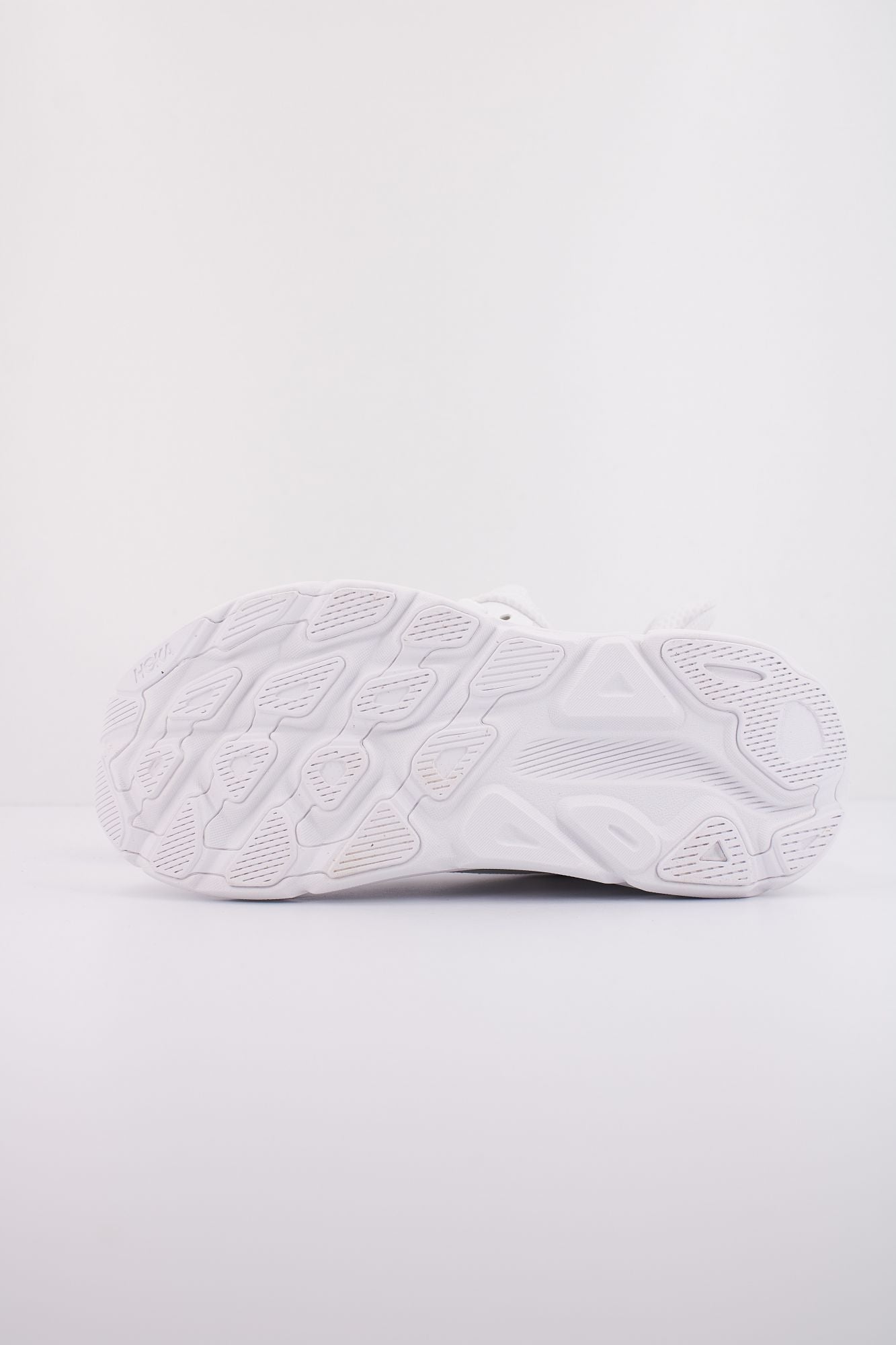 HOKA CLIFTON 9 en color BLANCO (5)