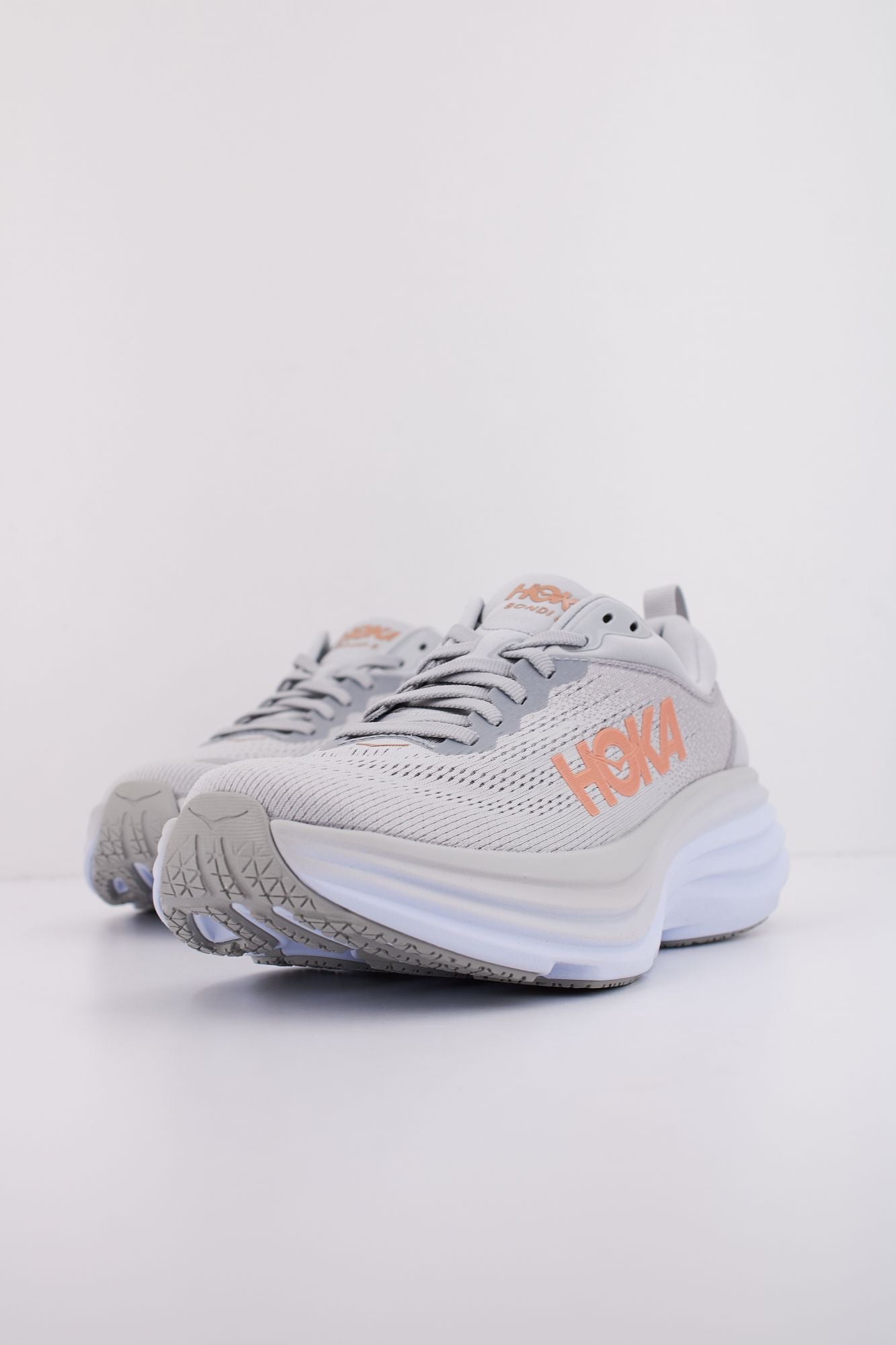 HOKA BONDI 8 en color GRIS (2)