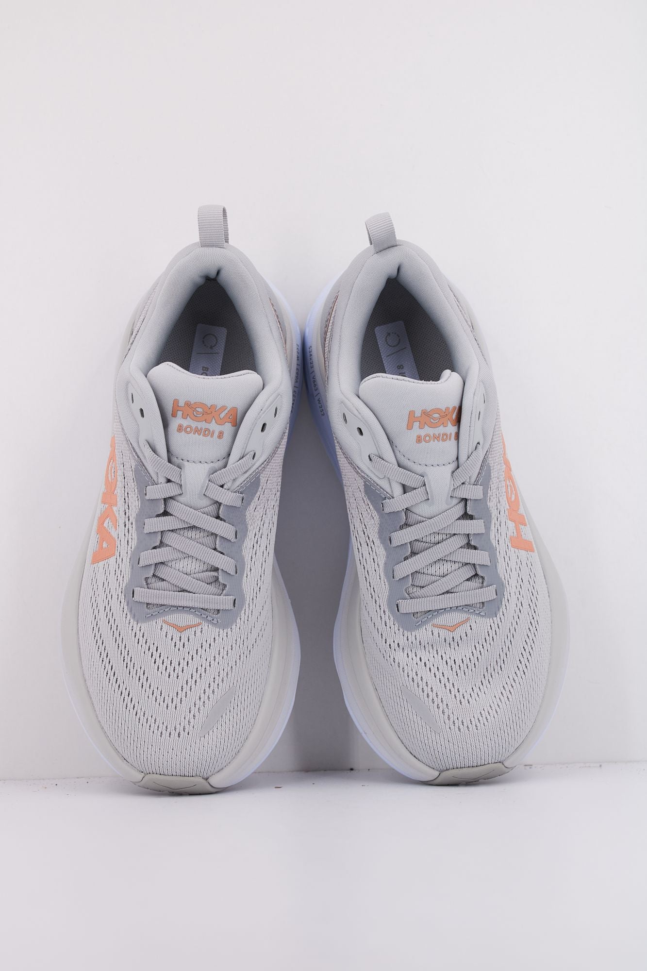 HOKA BONDI 8 en color GRIS (3)