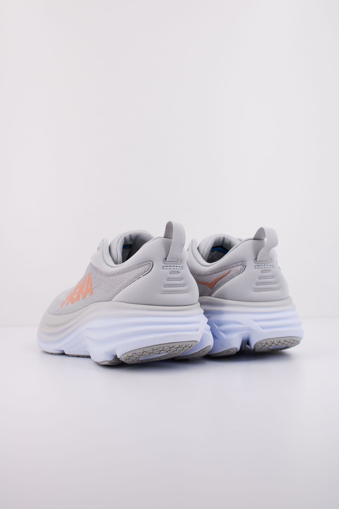 HOKA BONDI 8 en color GRIS (4)