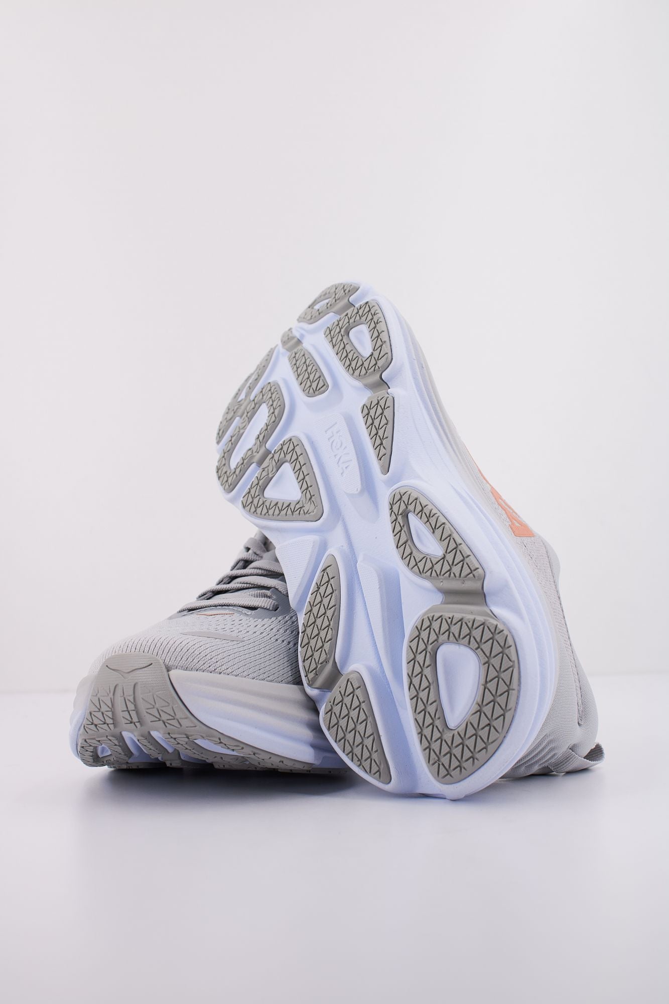 HOKA BONDI 8 en color GRIS (5)