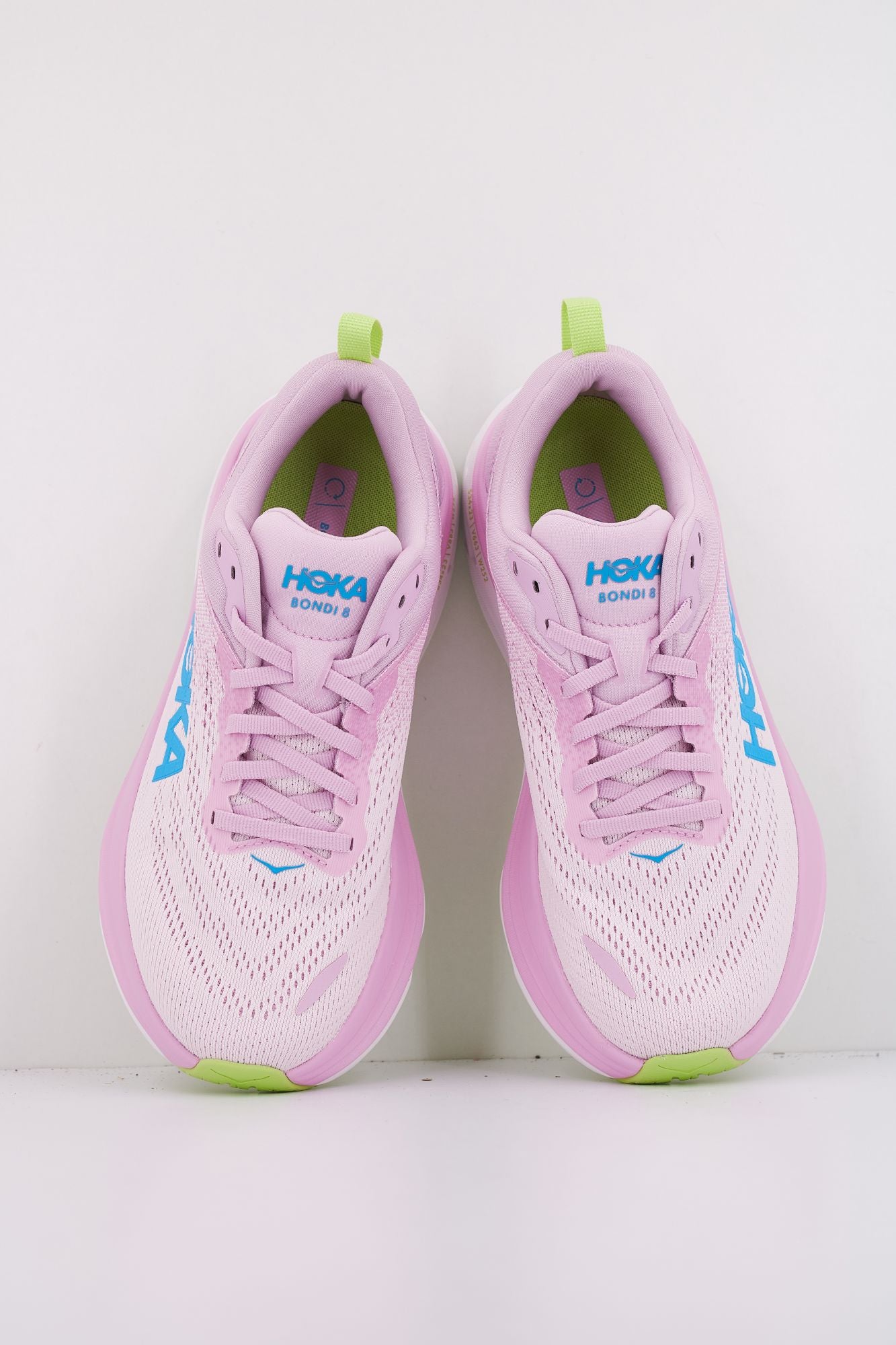 HOKA BONDI 8 en color ROSA (3)