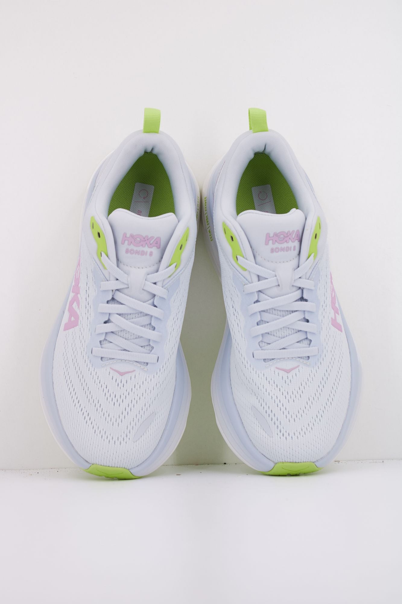HOKA BONDI 8 en color VIOLETA (3)