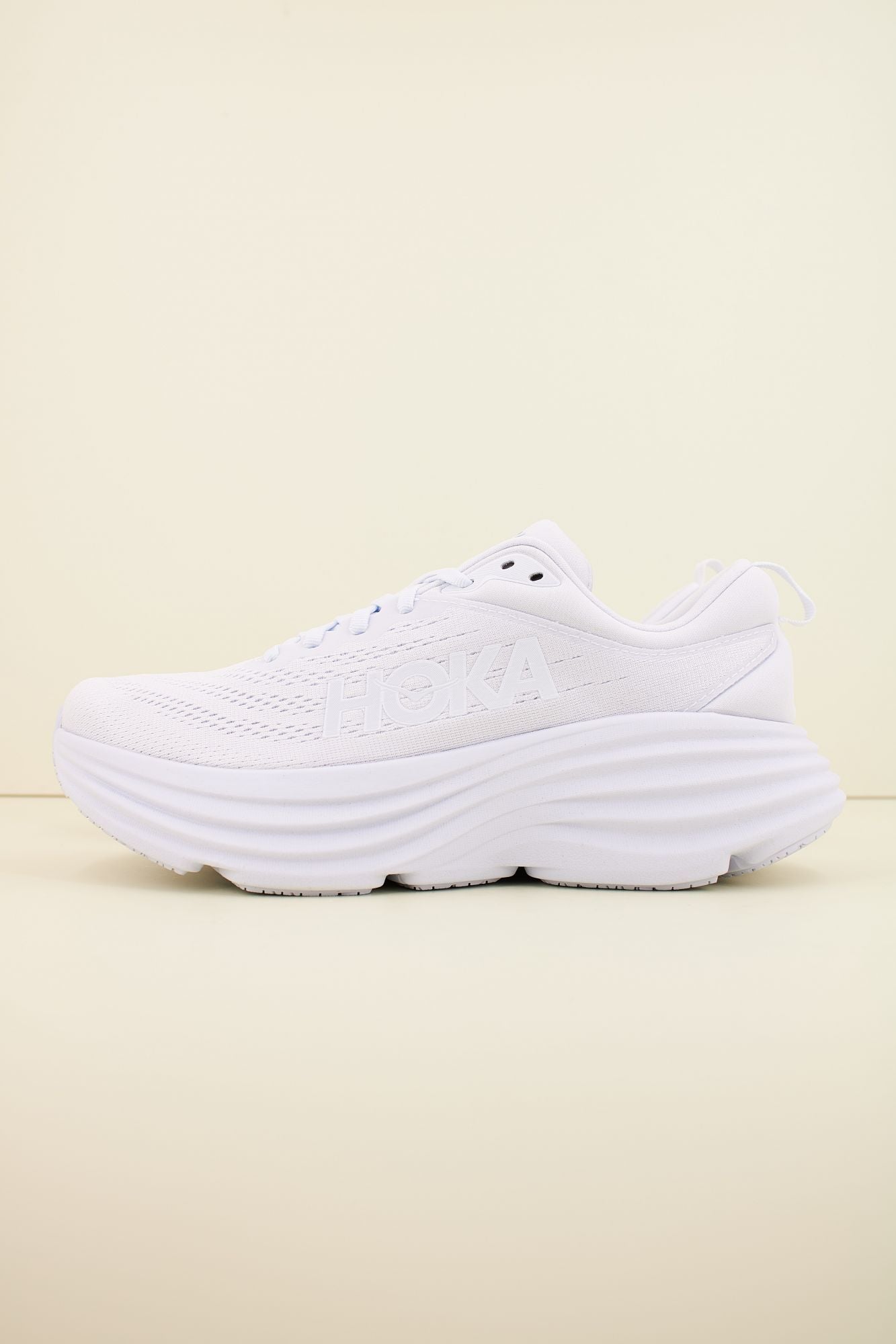HOKA BONDI 8 en color BLANCO (1)