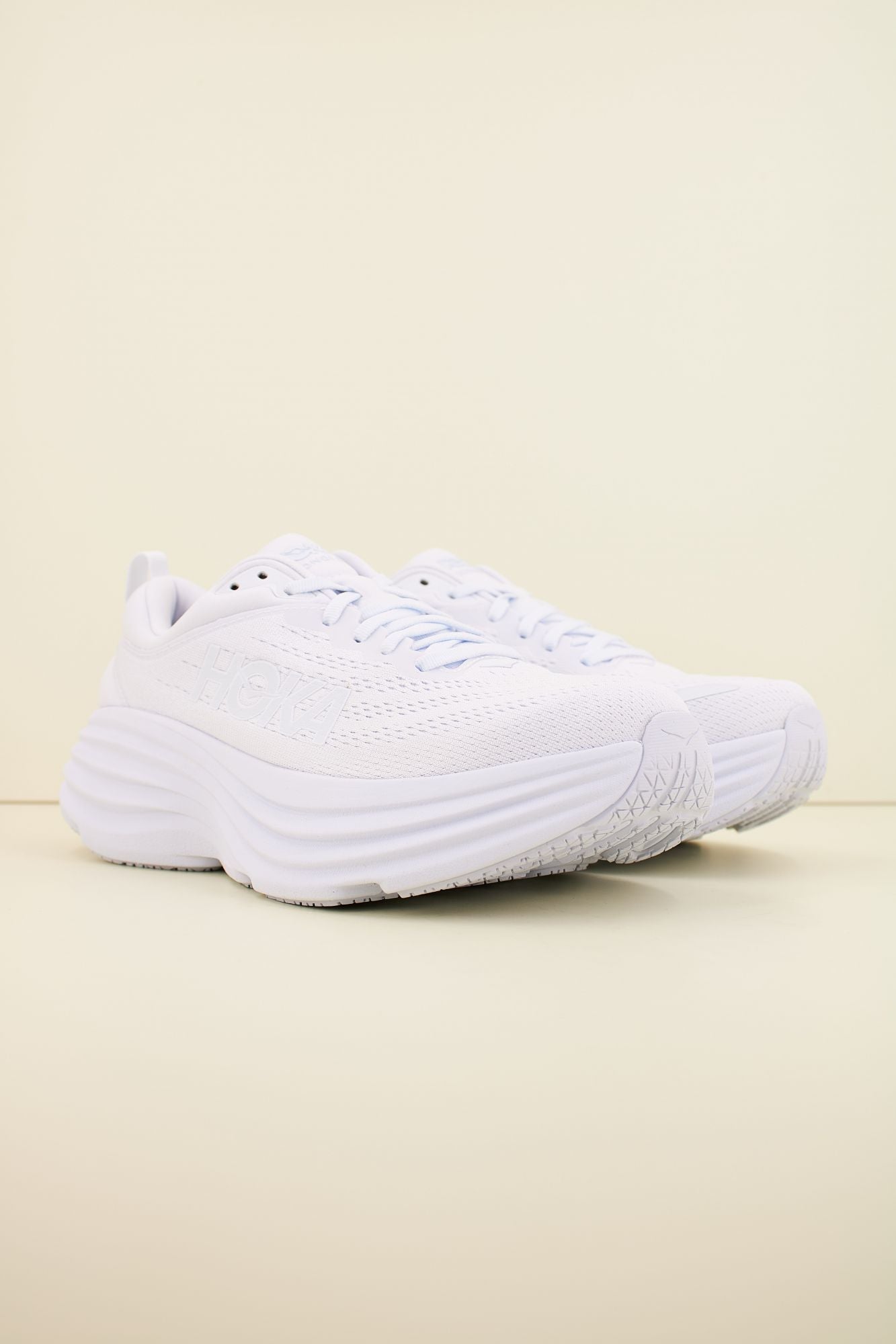 HOKA BONDI 8 en color BLANCO (2)
