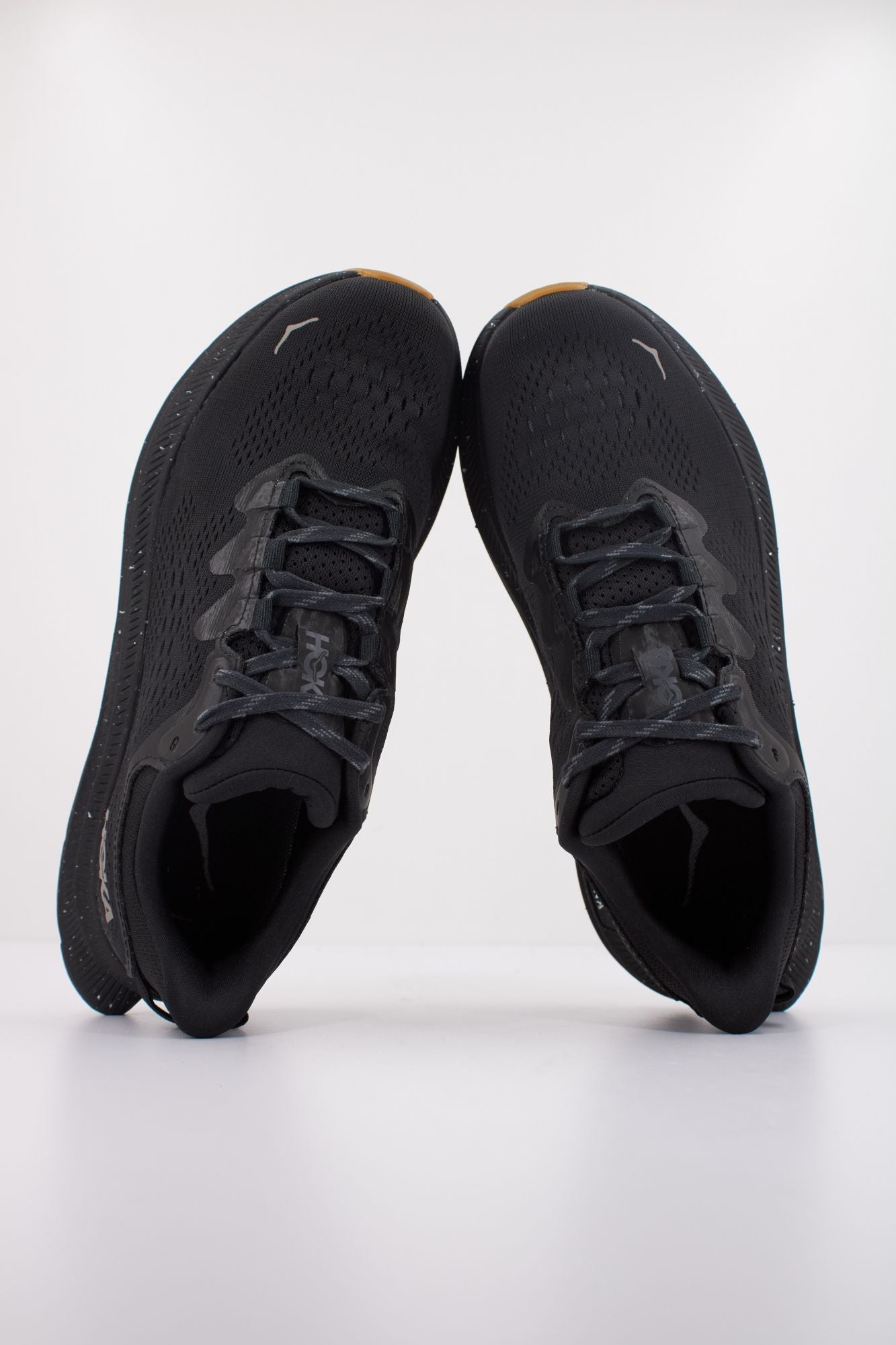 HOKA W KAWANA 2 en color NEGRO (3)