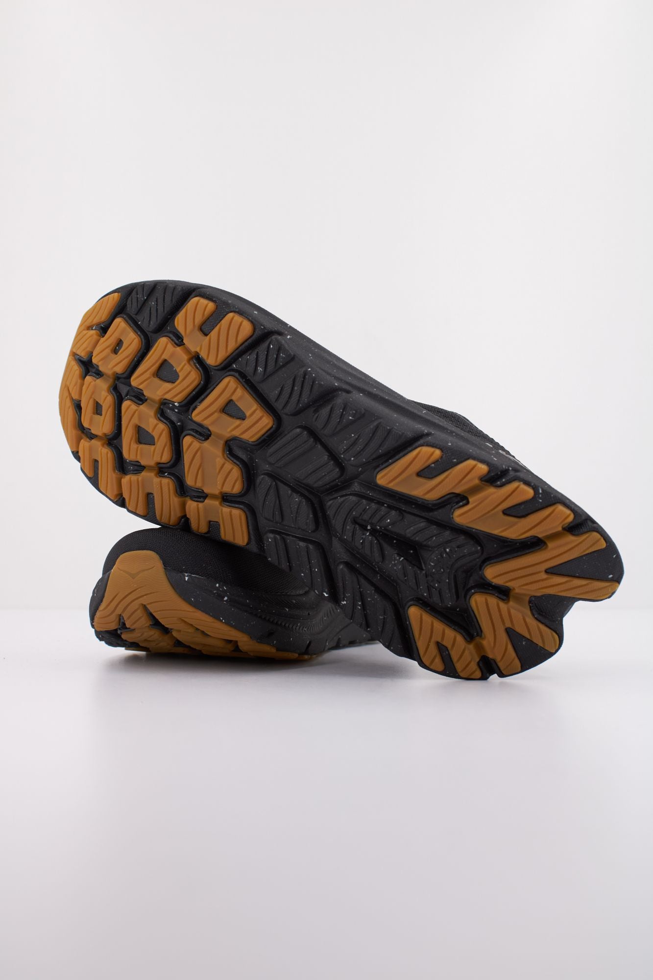 HOKA W KAWANA 2 en color NEGRO (5)
