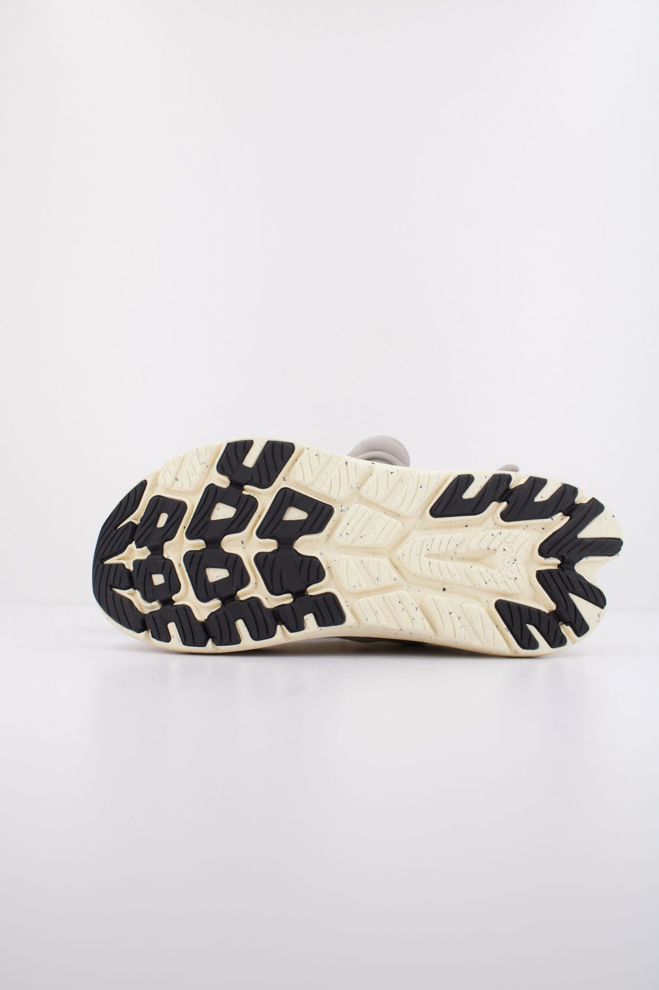 HOKA KAWANA 2 en color GRIS (5)