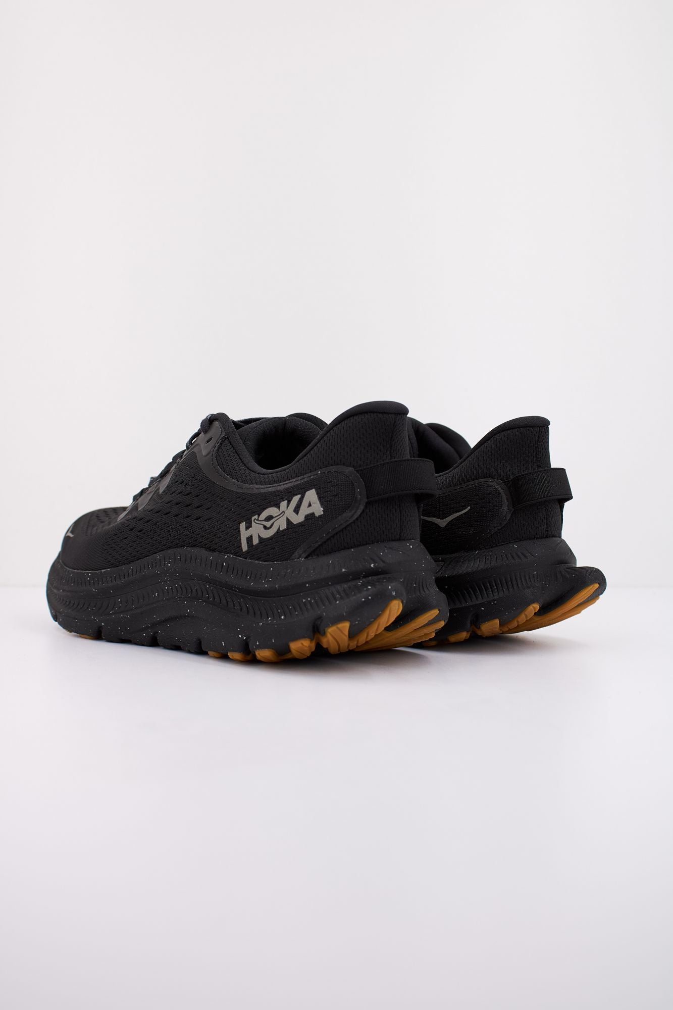 HOKA KAWANA 2 en color NEGRO (3)