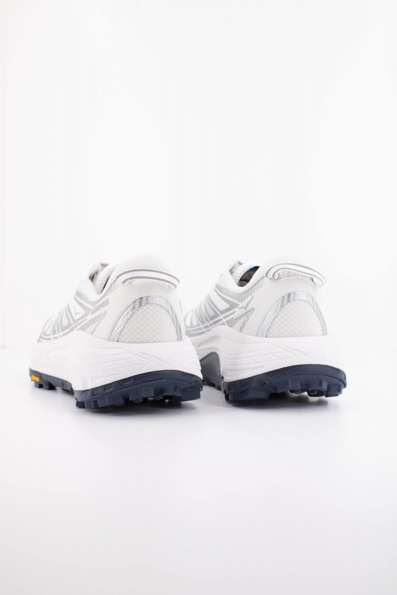 HOKA U MAFATE SPEED en color BLANCO (4)