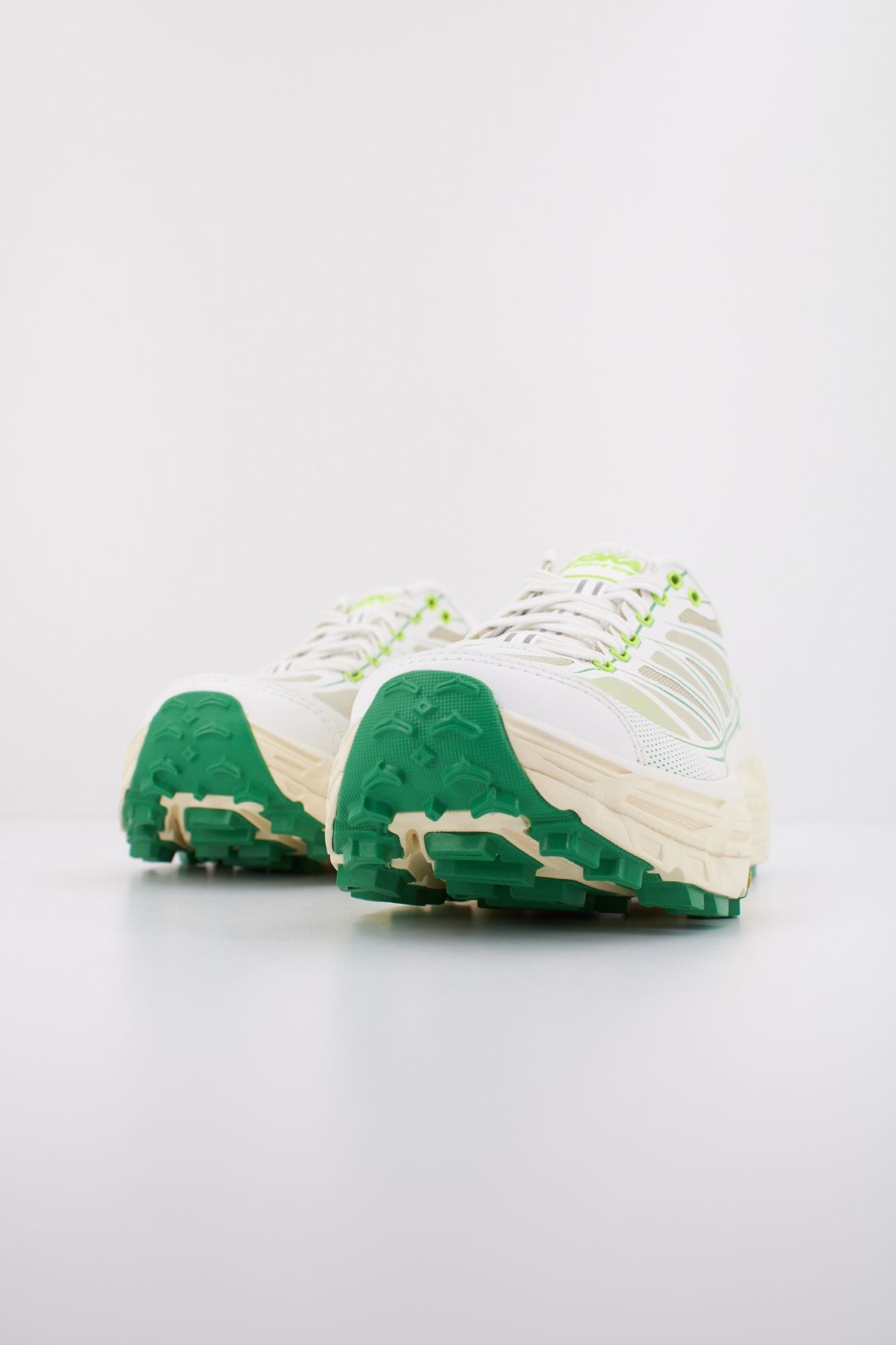 HOKA U MAFATE SPEED en color BLANCO (2)