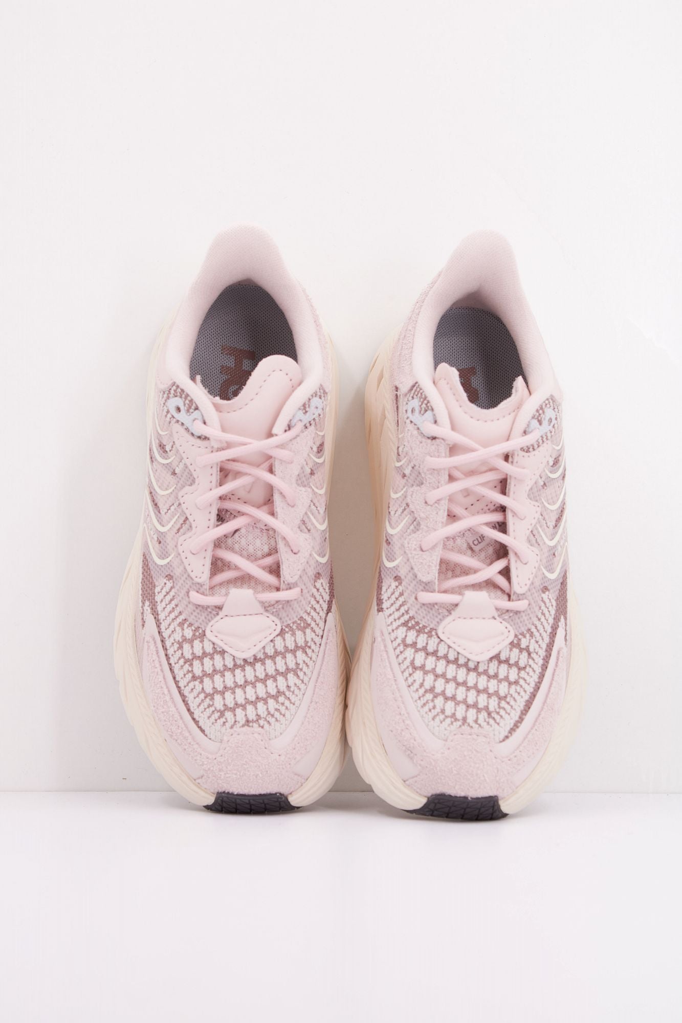 HOKA CLIFTON LS en color ROSA (3)