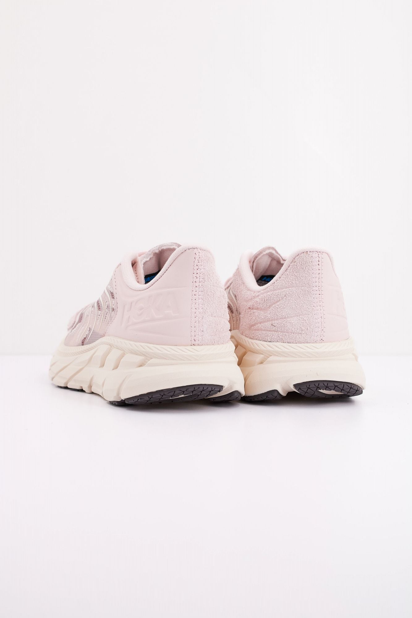 HOKA CLIFTON LS en color ROSA (4)