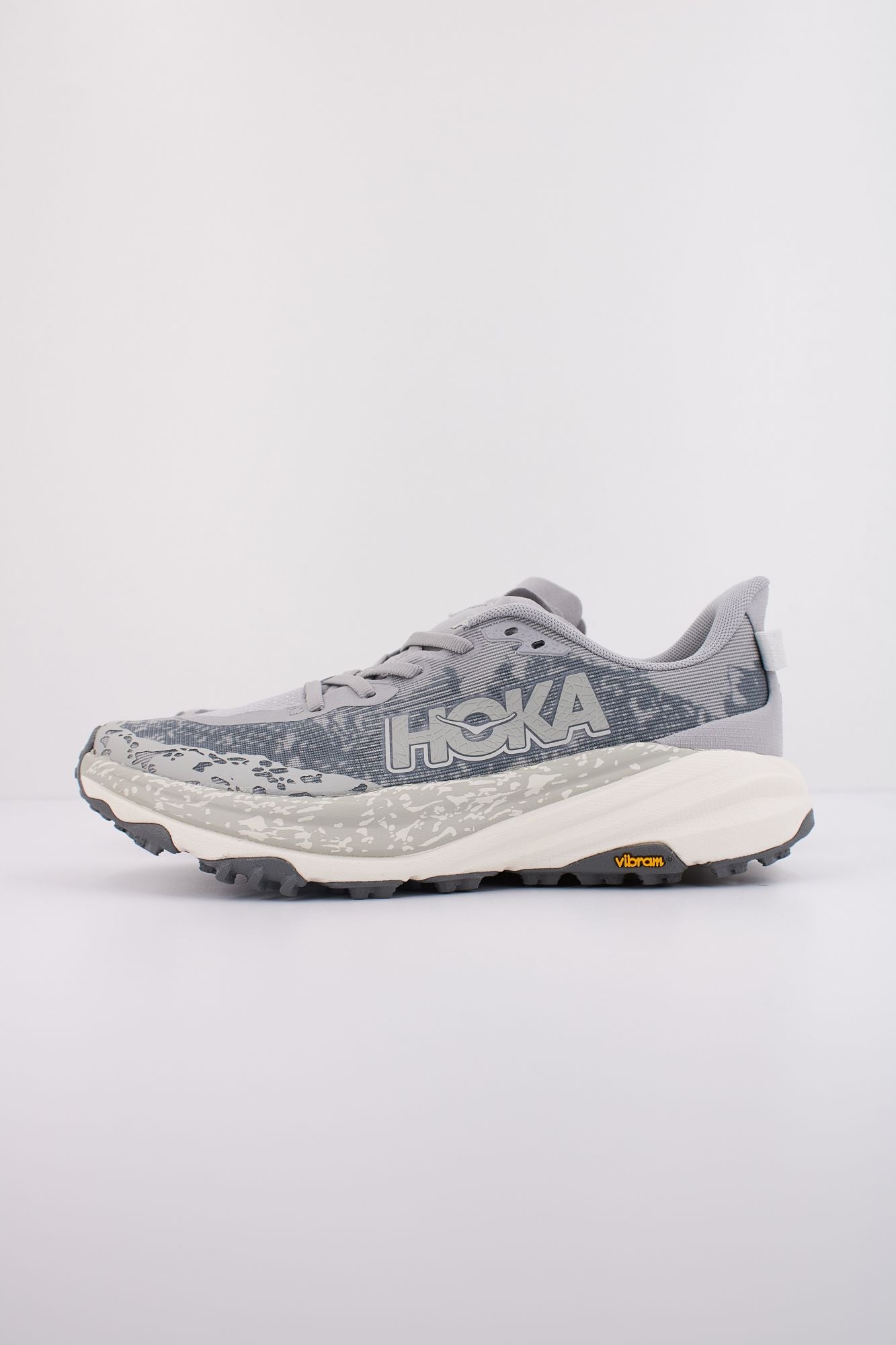 HOKA SPEEDGOAT 6 en color GRIS (1)